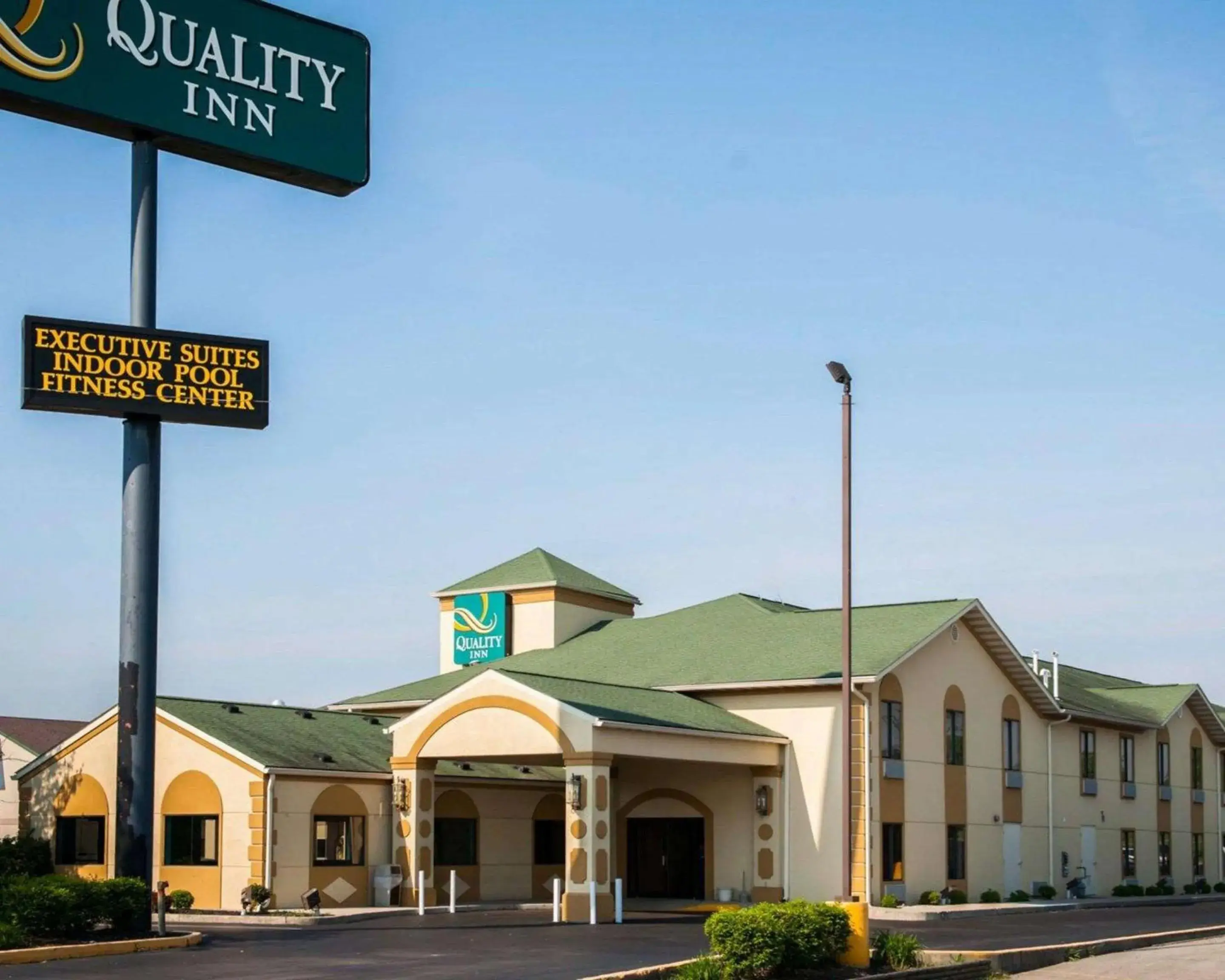 Property building in Quality Inn Franklin I-65 Property building in Quality Inn Franklin I-65