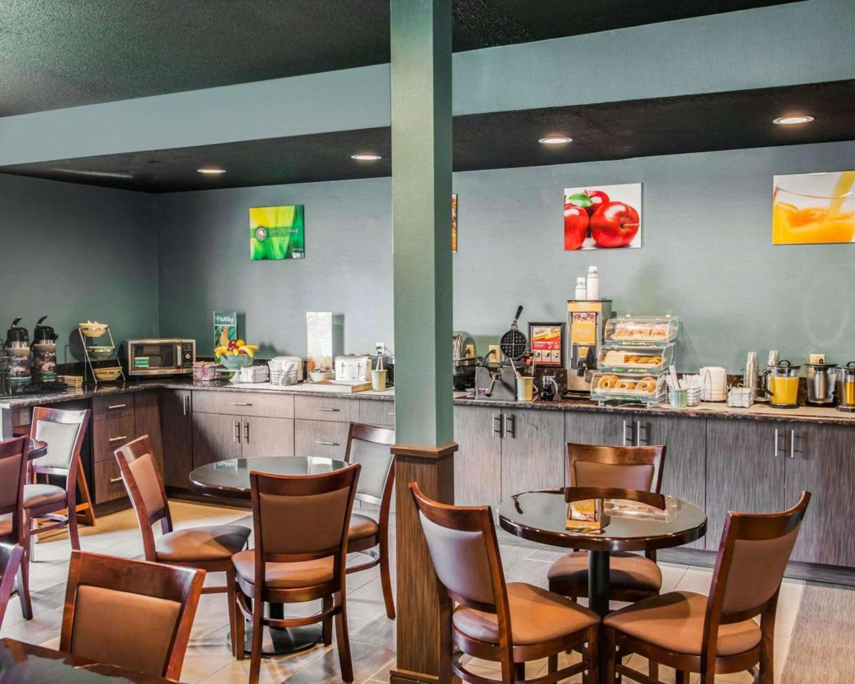 Restaurant/places to eat in Quality Inn Franklin I-65