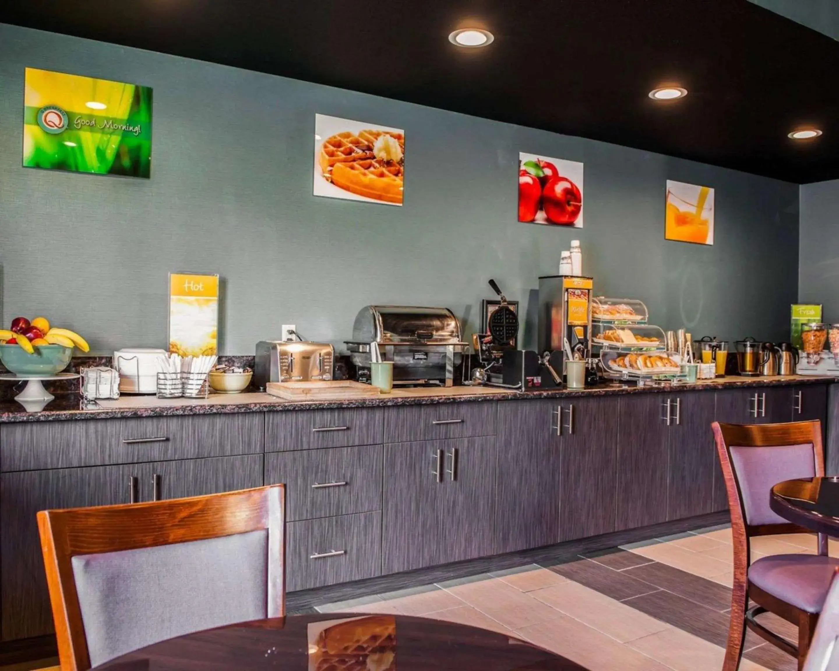 Restaurant/places to eat in Quality Inn Franklin I-65 Restaurant/places to eat in Quality Inn Franklin I-65