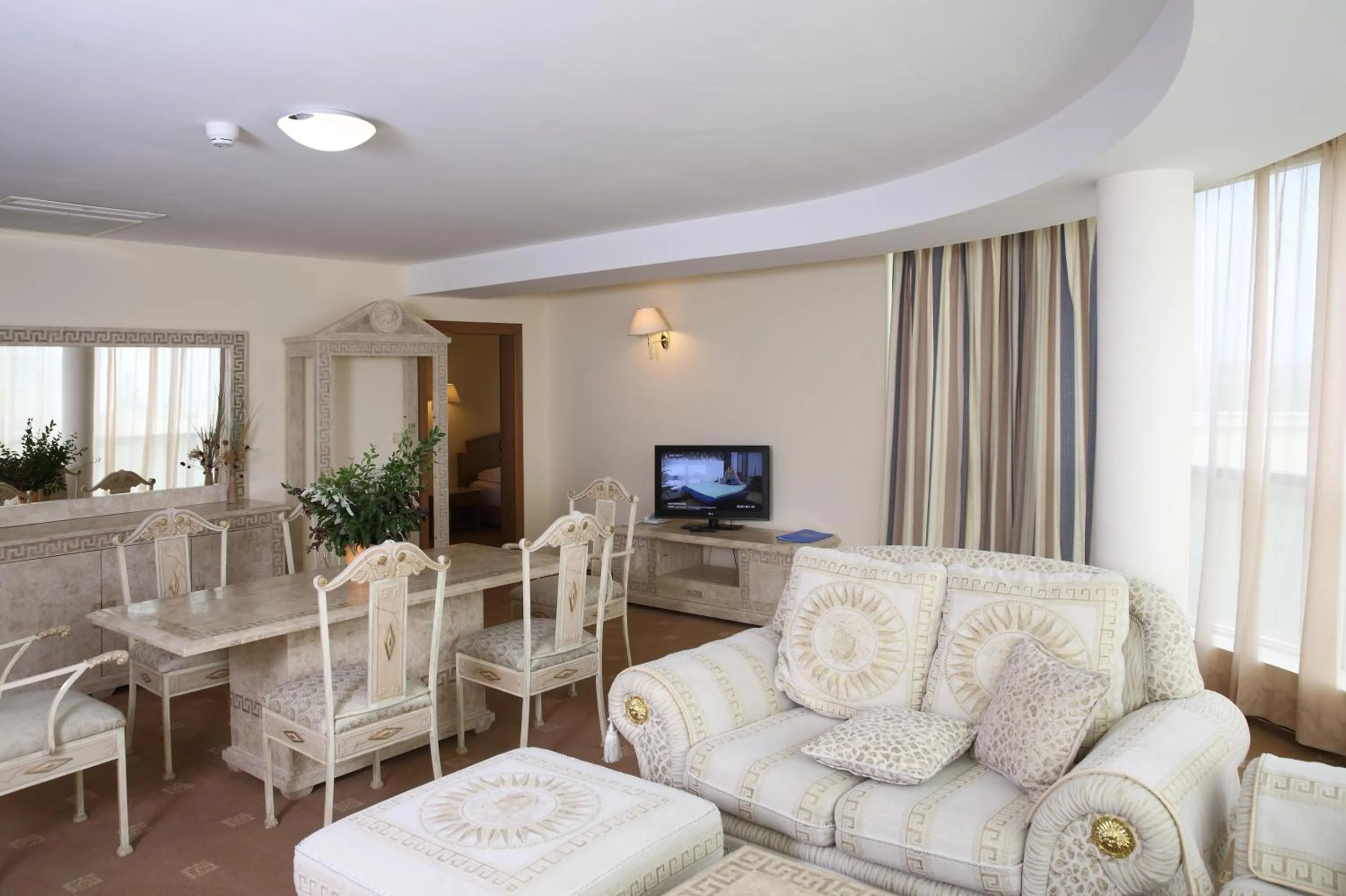 Communal lounge/ TV room in Duni Belleville - All Inclusive