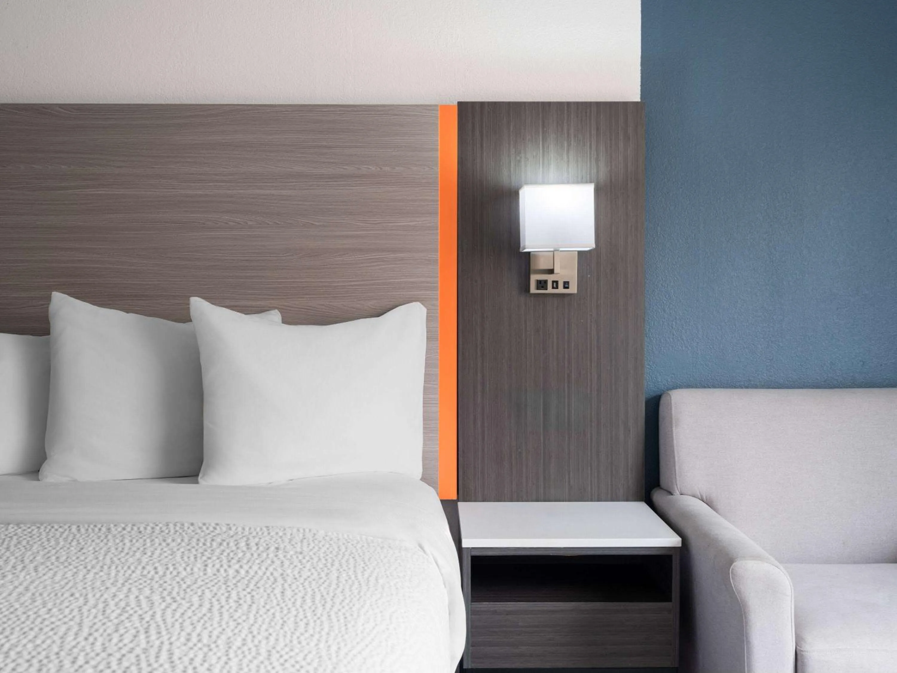 Photo of the whole room, Bed in Baymont by Wyndham Indianapolis East