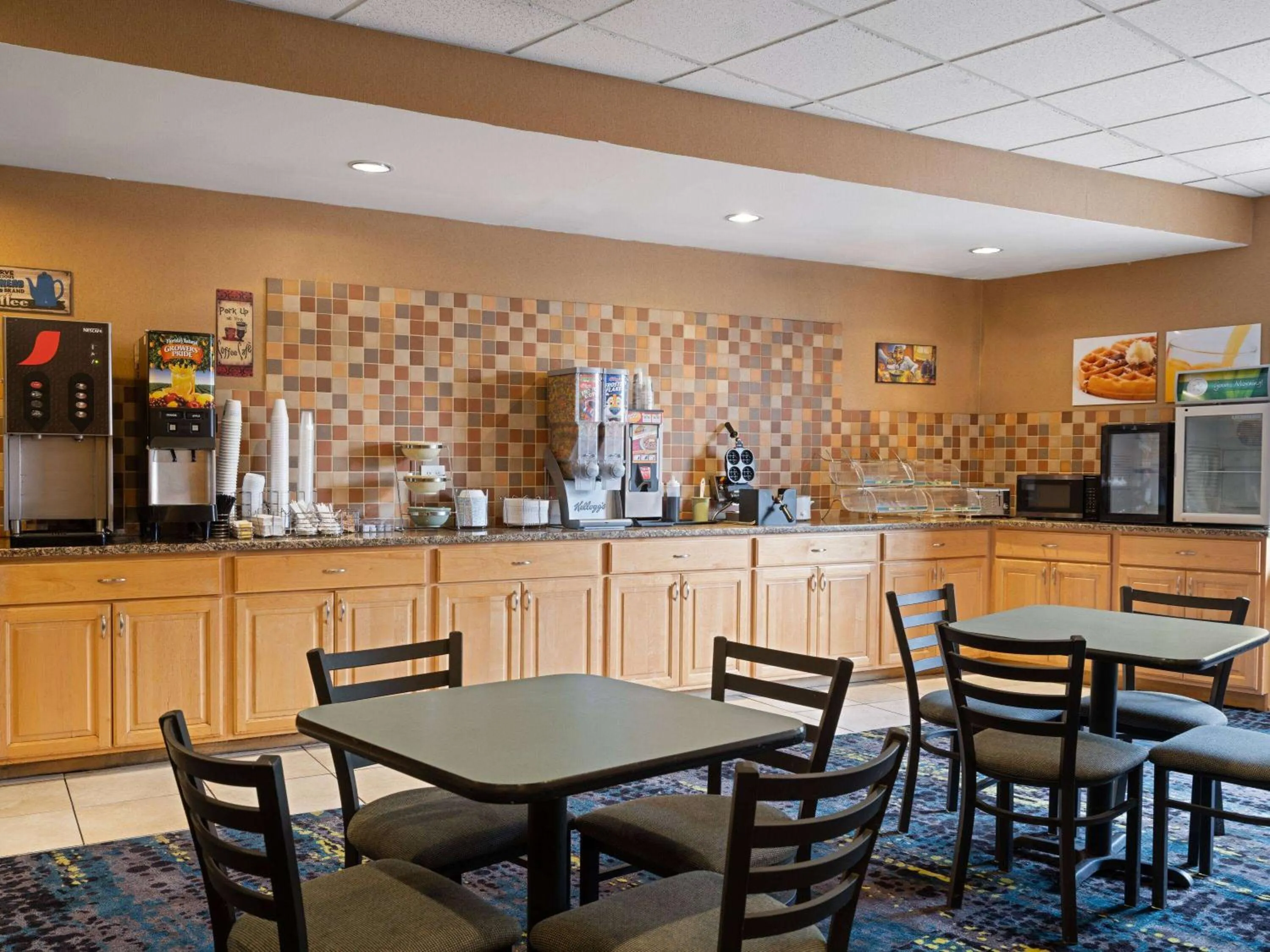 Breakfast in Baymont by Wyndham Indianapolis East