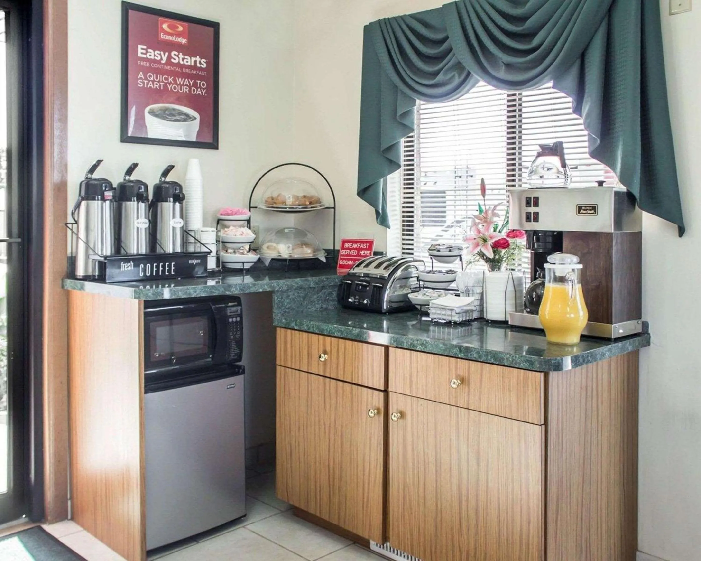 Restaurant/places to eat in Econo Lodge Elkhart North