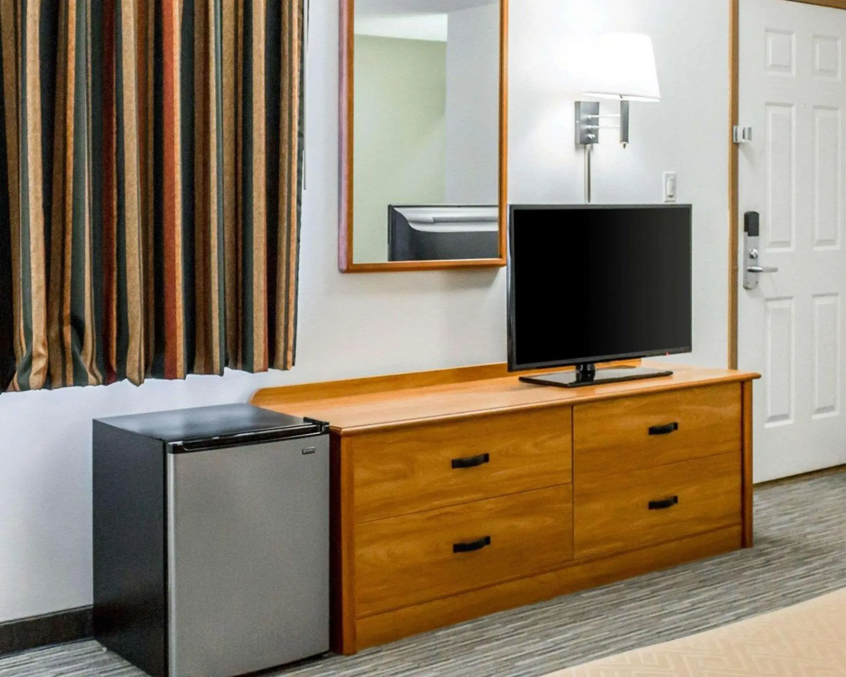 Queen Room with Two Queen Beds - Non-Smoking in Econo Lodge Elkhart North Queen Room with Two Queen Beds - Non-Smoking in Econo Lodge Elkhart North