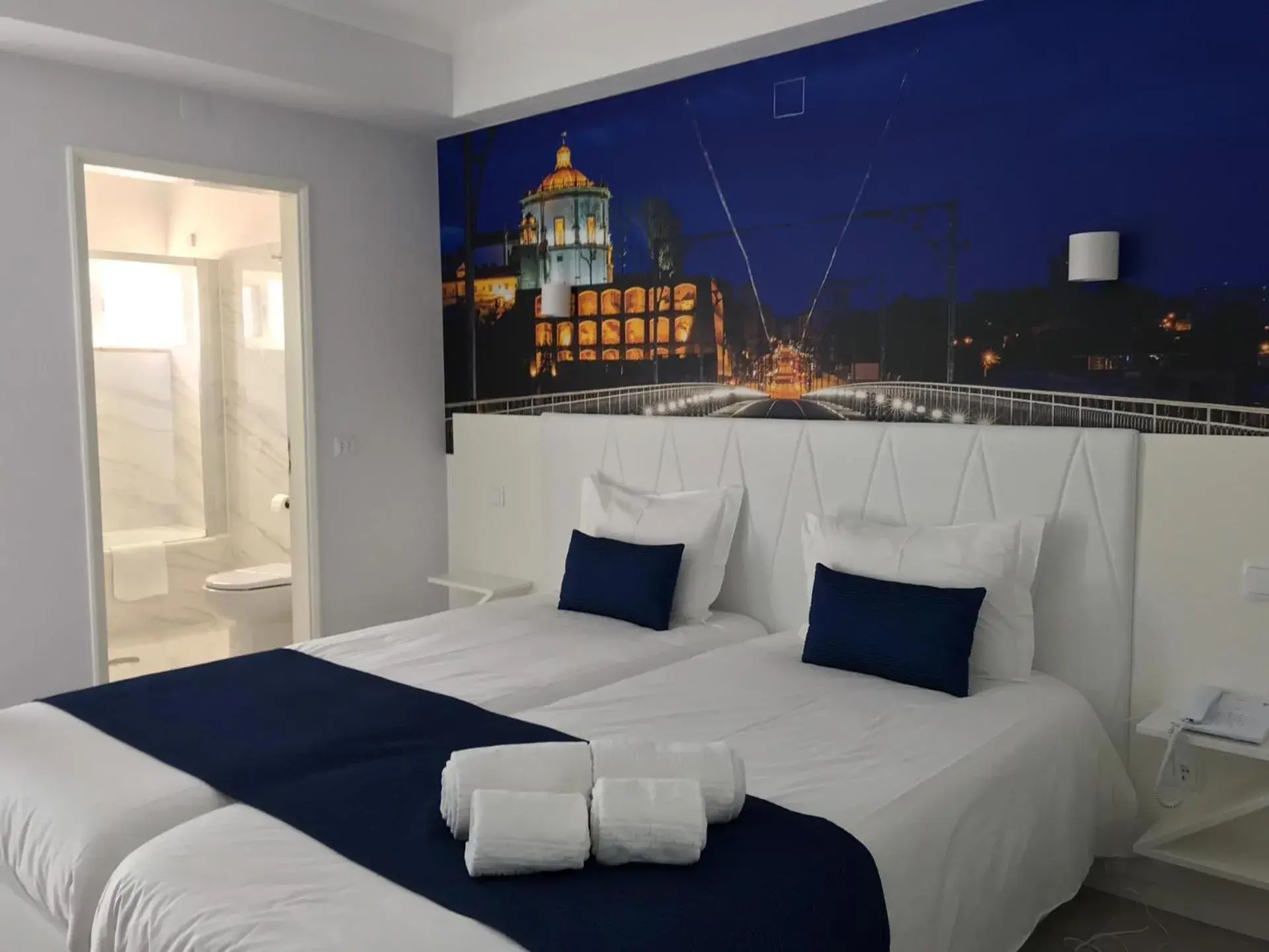 Deluxe Twin Room in THE FOZ Beach Hotel Deluxe Twin Room in THE FOZ Beach Hotel
