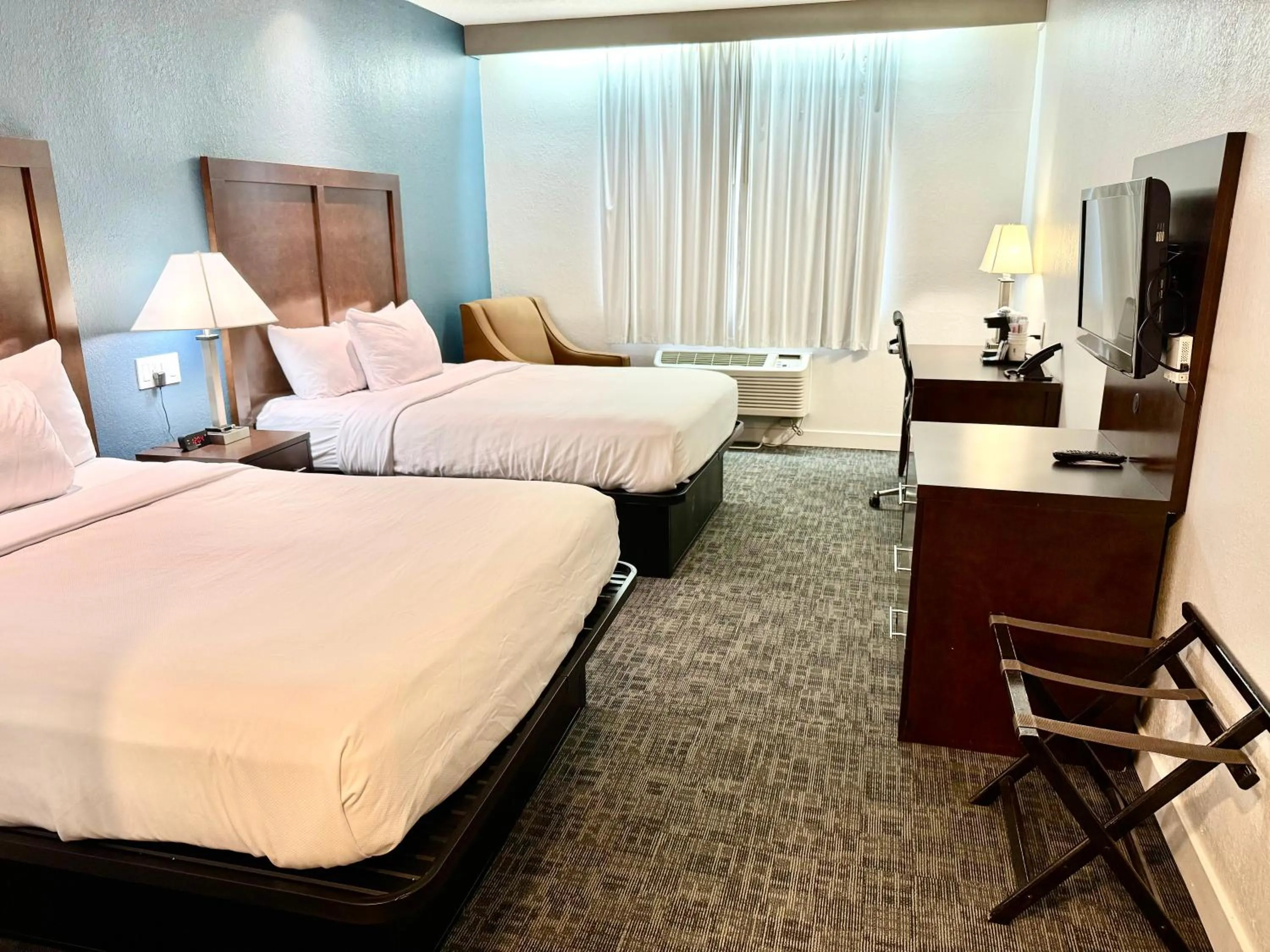 Bedroom, Bed in Baymont by Wyndham Richmond I-70