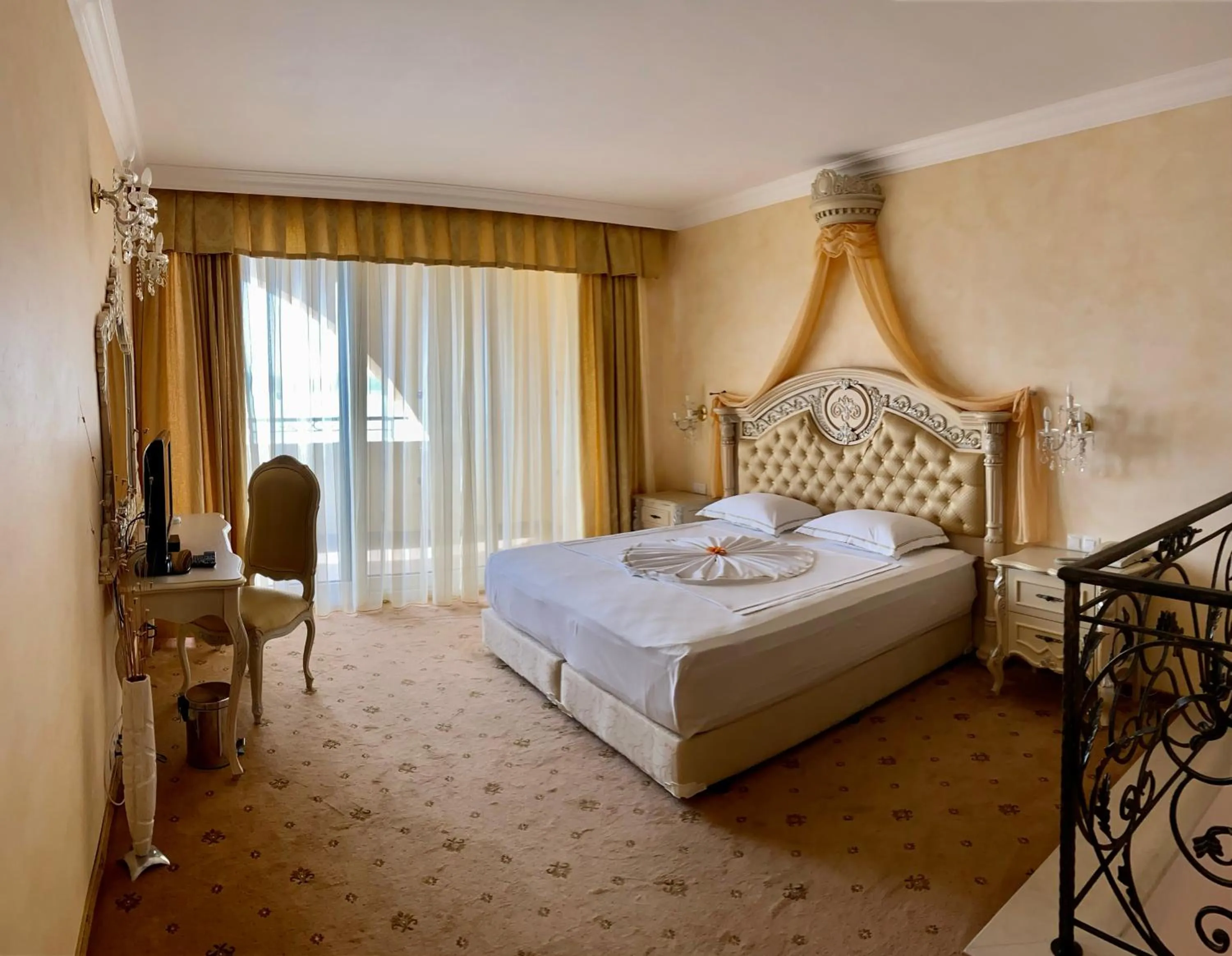 Bedroom, Bed in Duni Marina Beach Hotel - All Inclusive