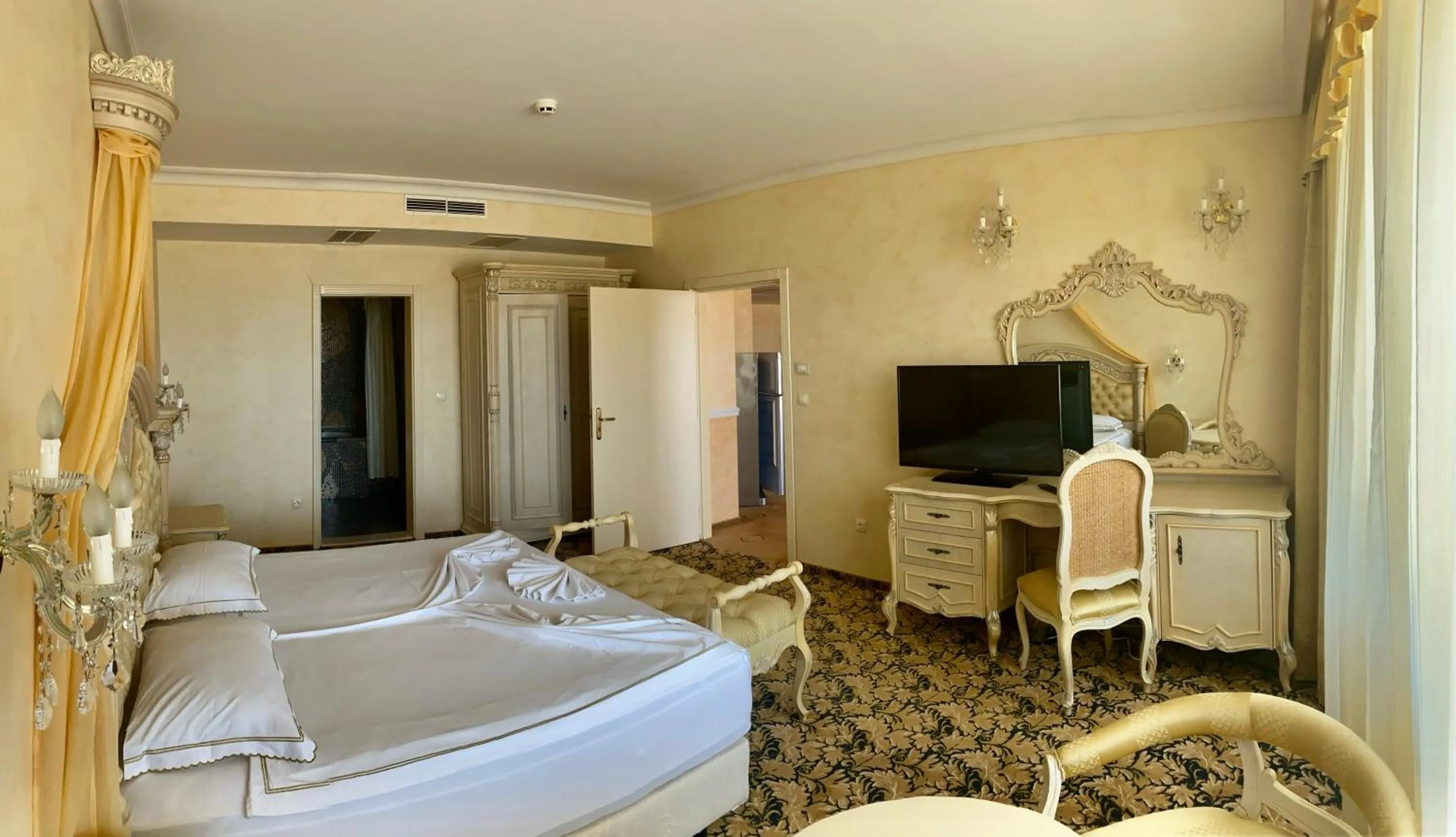 Bedroom, Bed in Duni Marina Beach Hotel - All Inclusive