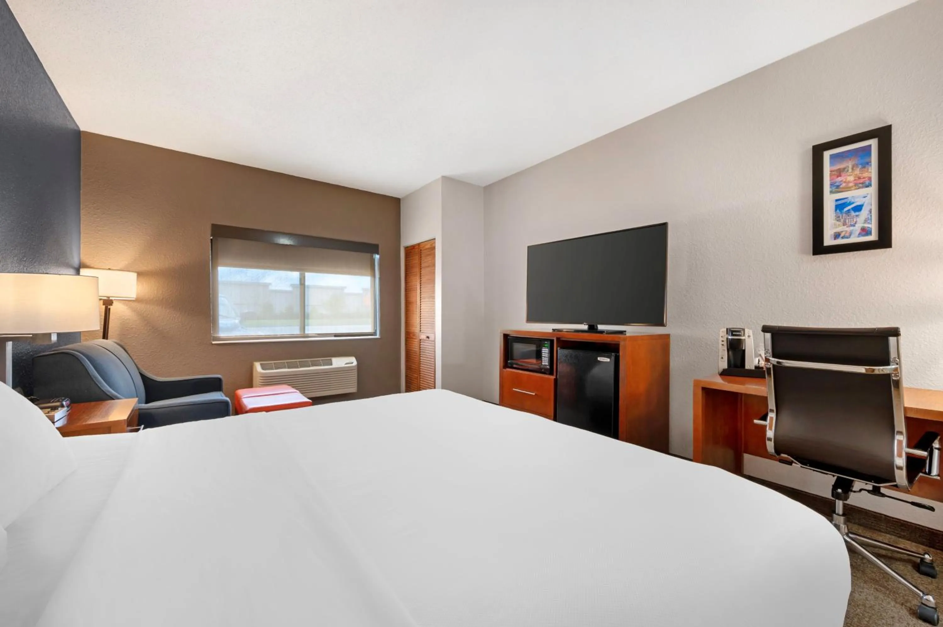 Bedroom, Bed in Comfort Inn & Suites North Greenfield