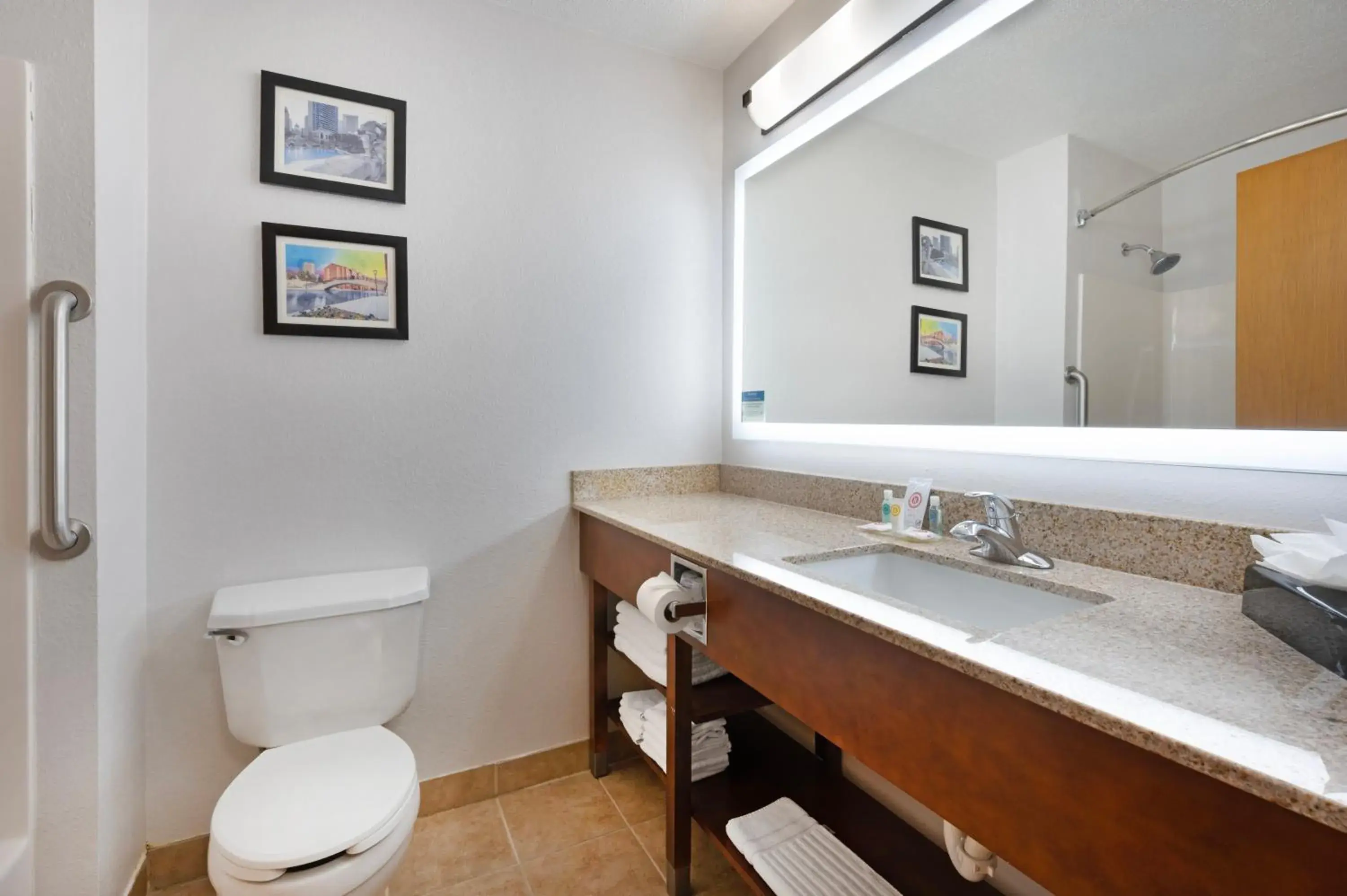 Standard Queen Room with Two Queen Beds - Non Smoking in Comfort Inn & Suites North Greenfield Standard Queen Room with Two Queen Beds - Non Smoking in Comfort Inn & Suites North Greenfield