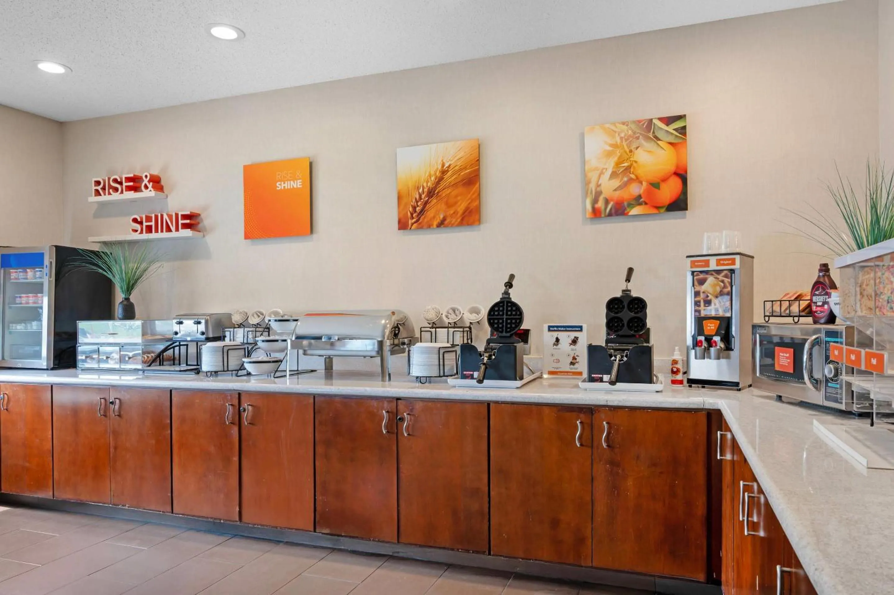 Breakfast in Comfort Inn & Suites North Greenfield