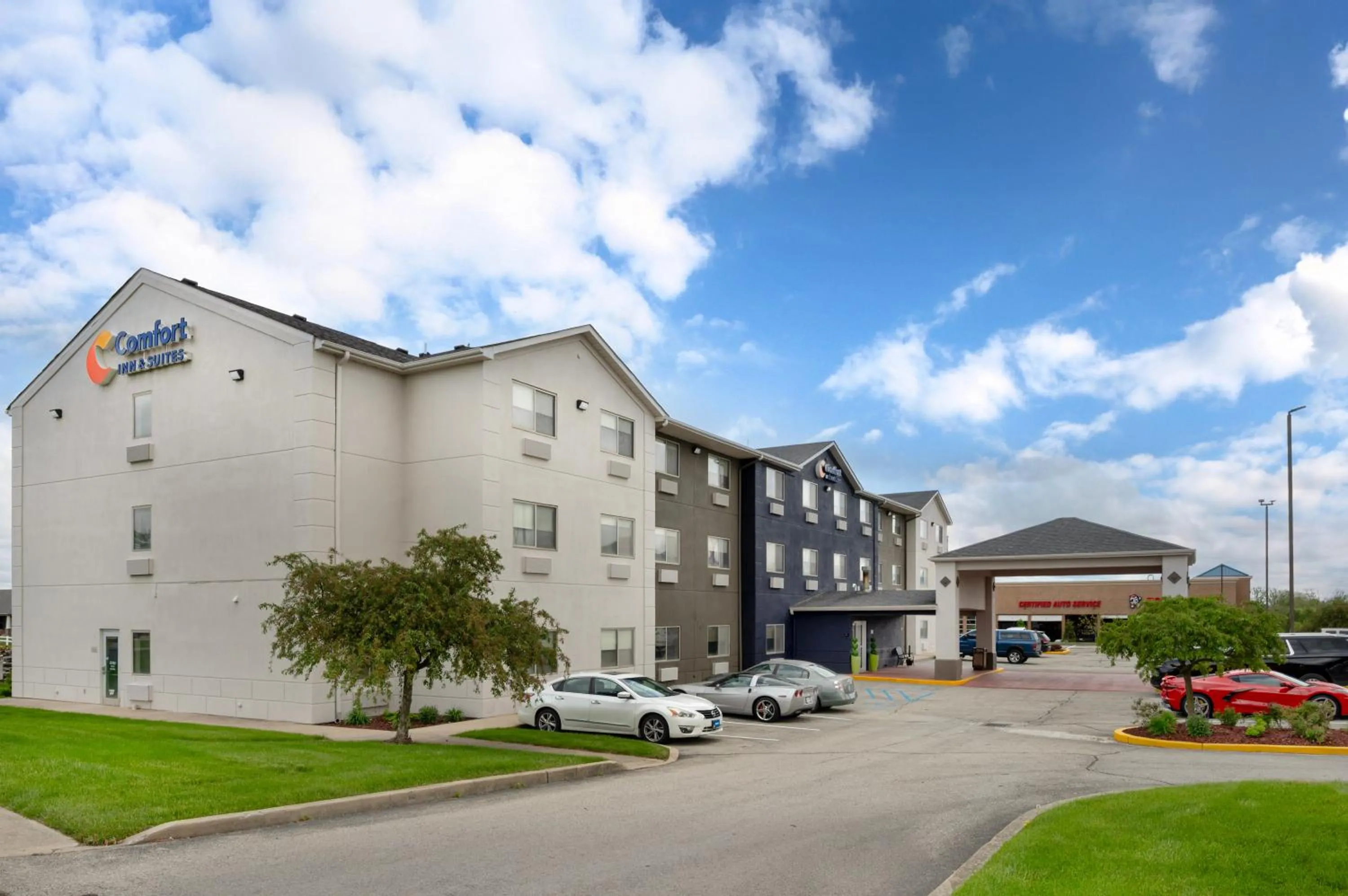 Property building in Comfort Inn & Suites North Greenfield