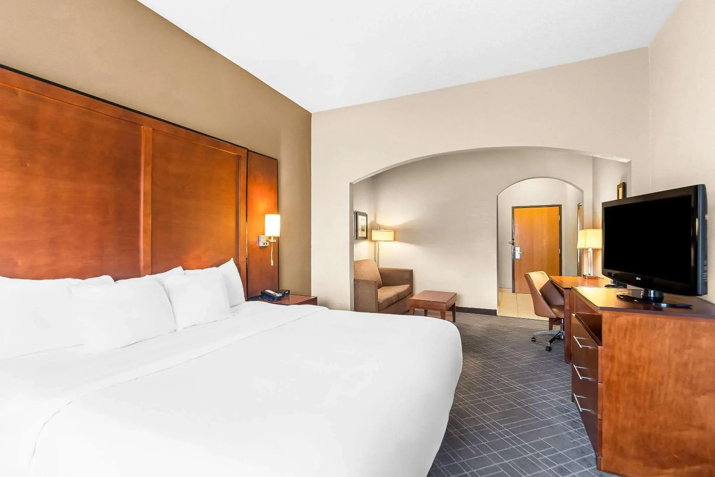 Bedroom, Bed in Comfort Suites Vincennes Bedroom, Bed in Comfort Suites Vincennes