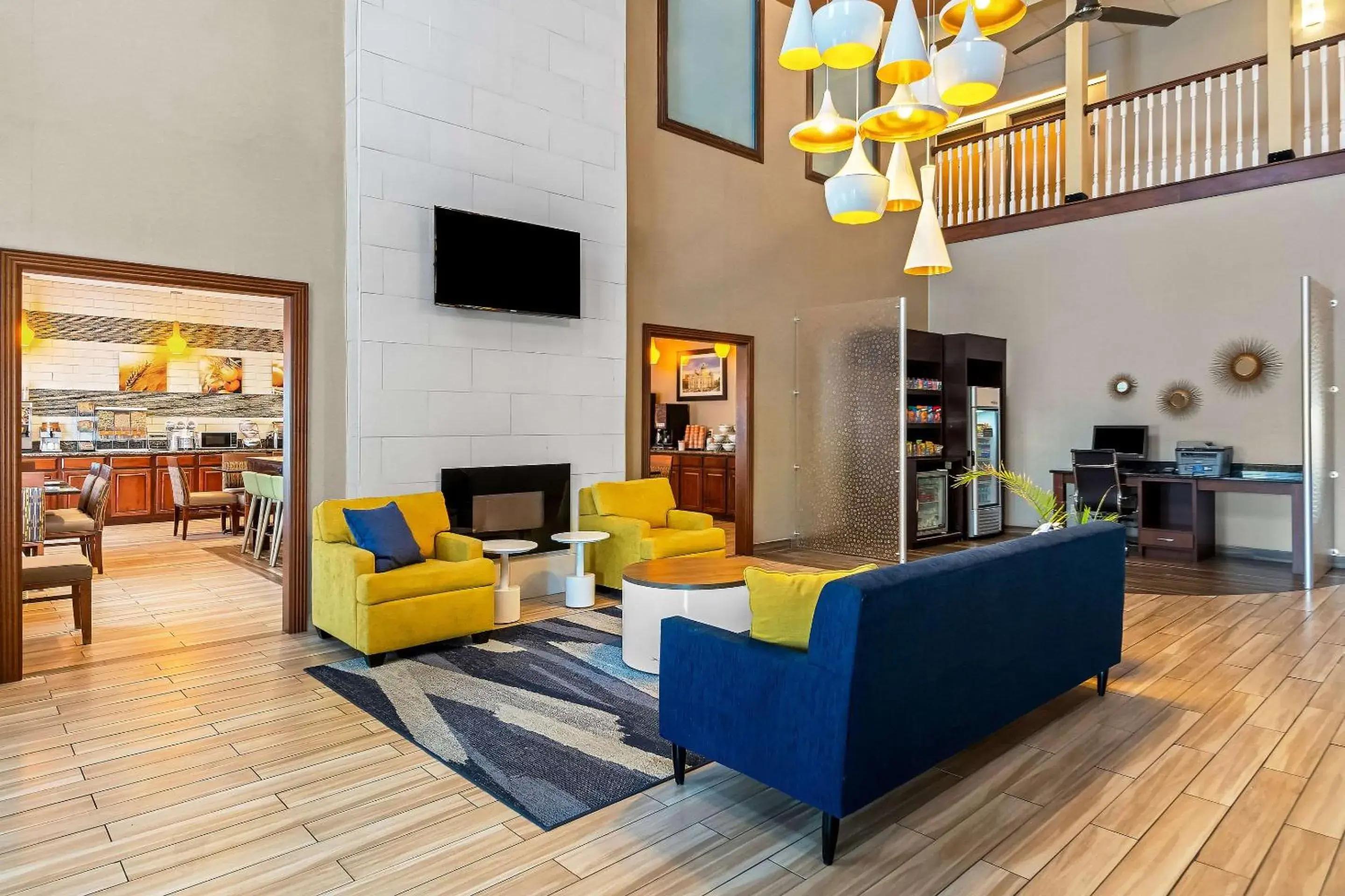 Lobby or reception in Comfort Suites Vincennes Lobby or reception in Comfort Suites Vincennes