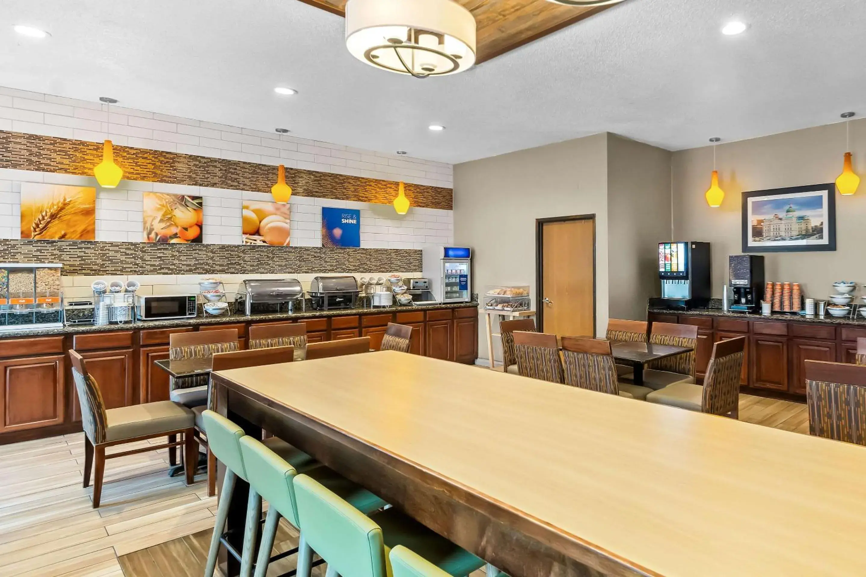 Breakfast in Comfort Suites Vincennes Breakfast in Comfort Suites Vincennes