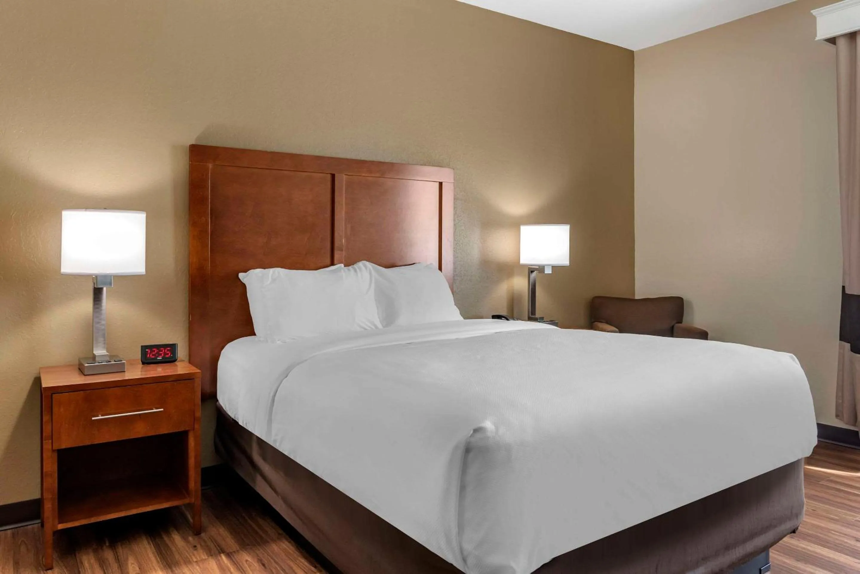 Bedroom, Bed in Comfort Inn Crawfordsville