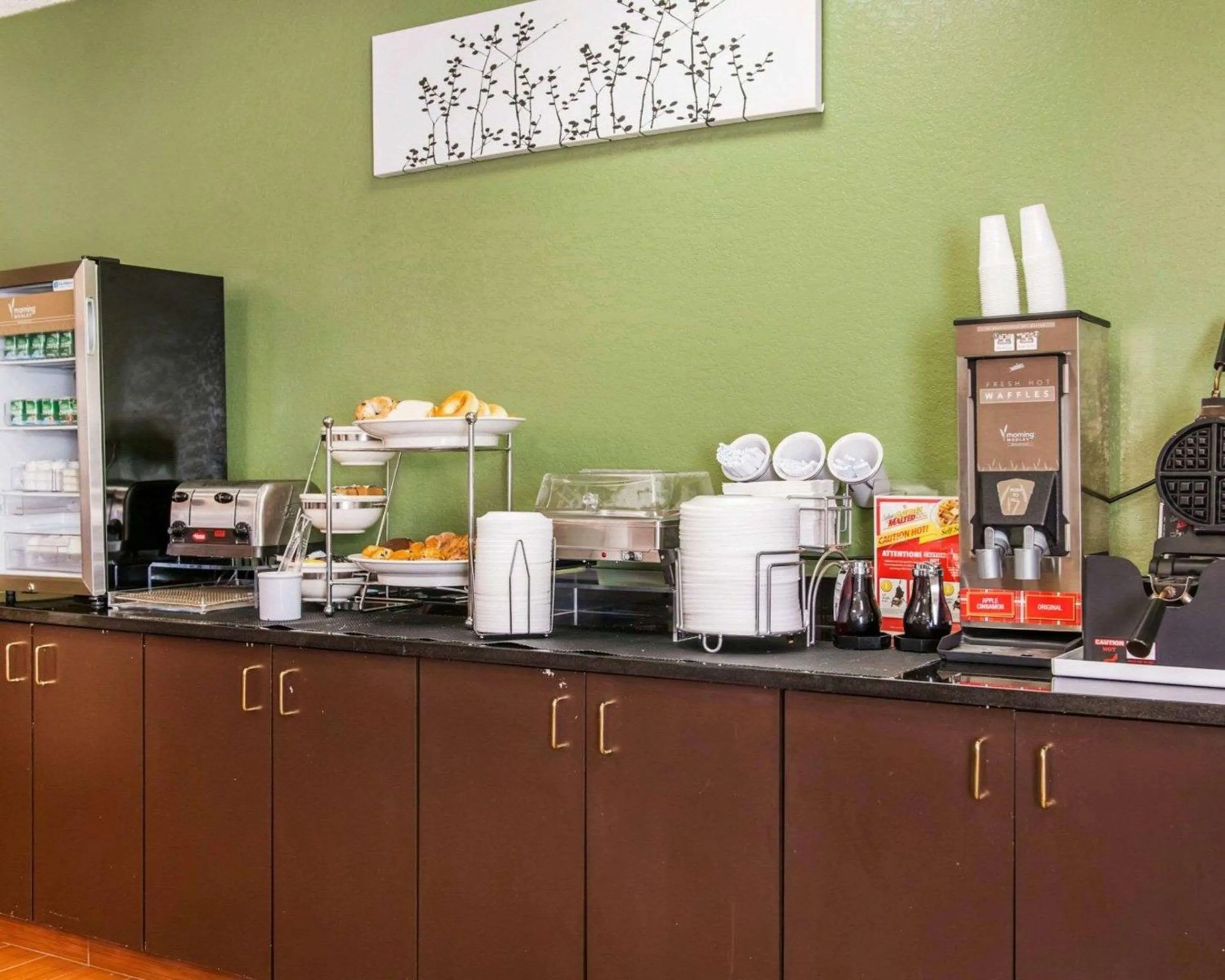 Restaurant/places to eat in Sleep Inn Elkhart North