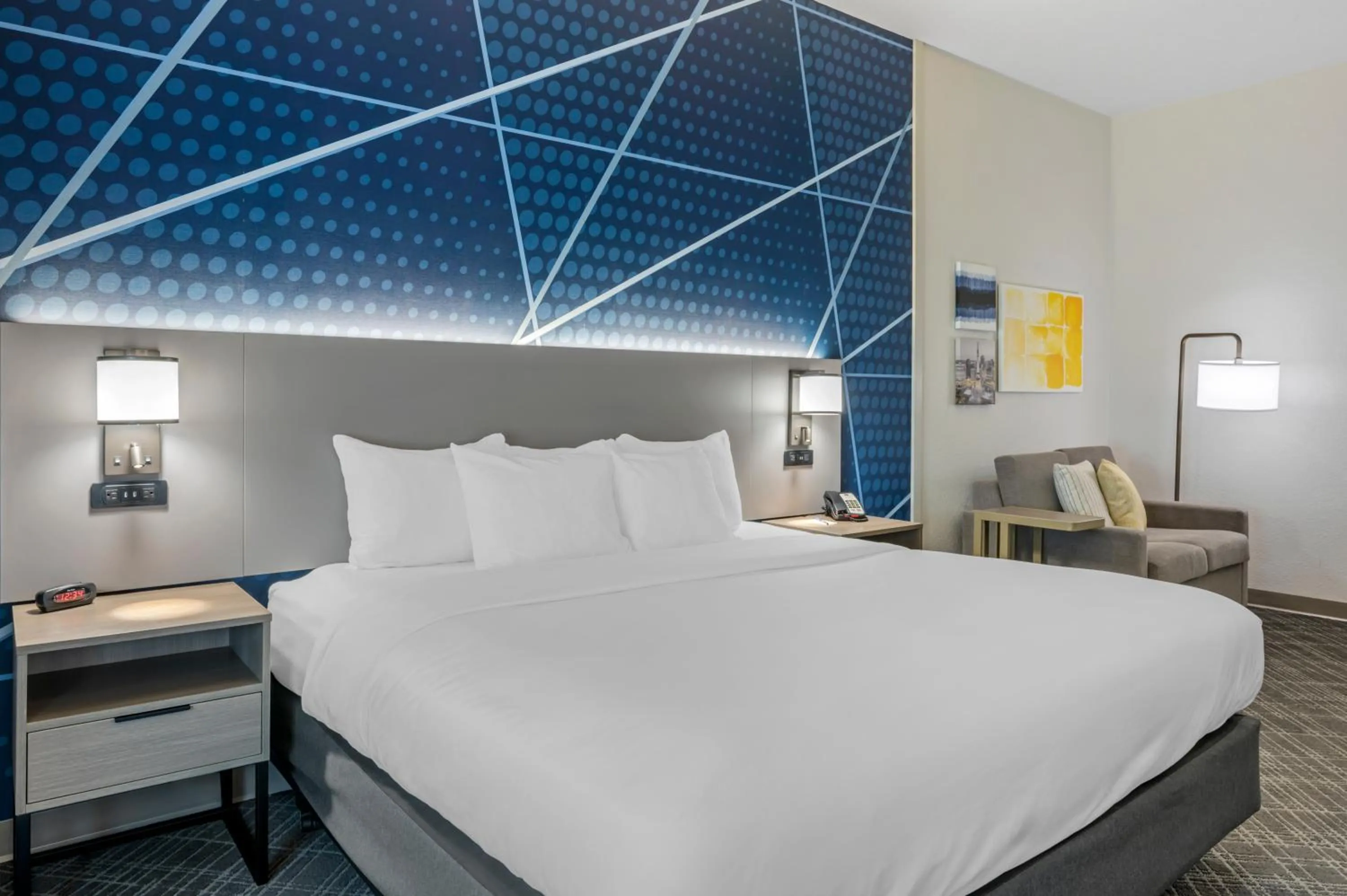 Swimming pool in Comfort Suites West Indianapolis - Brownsburg