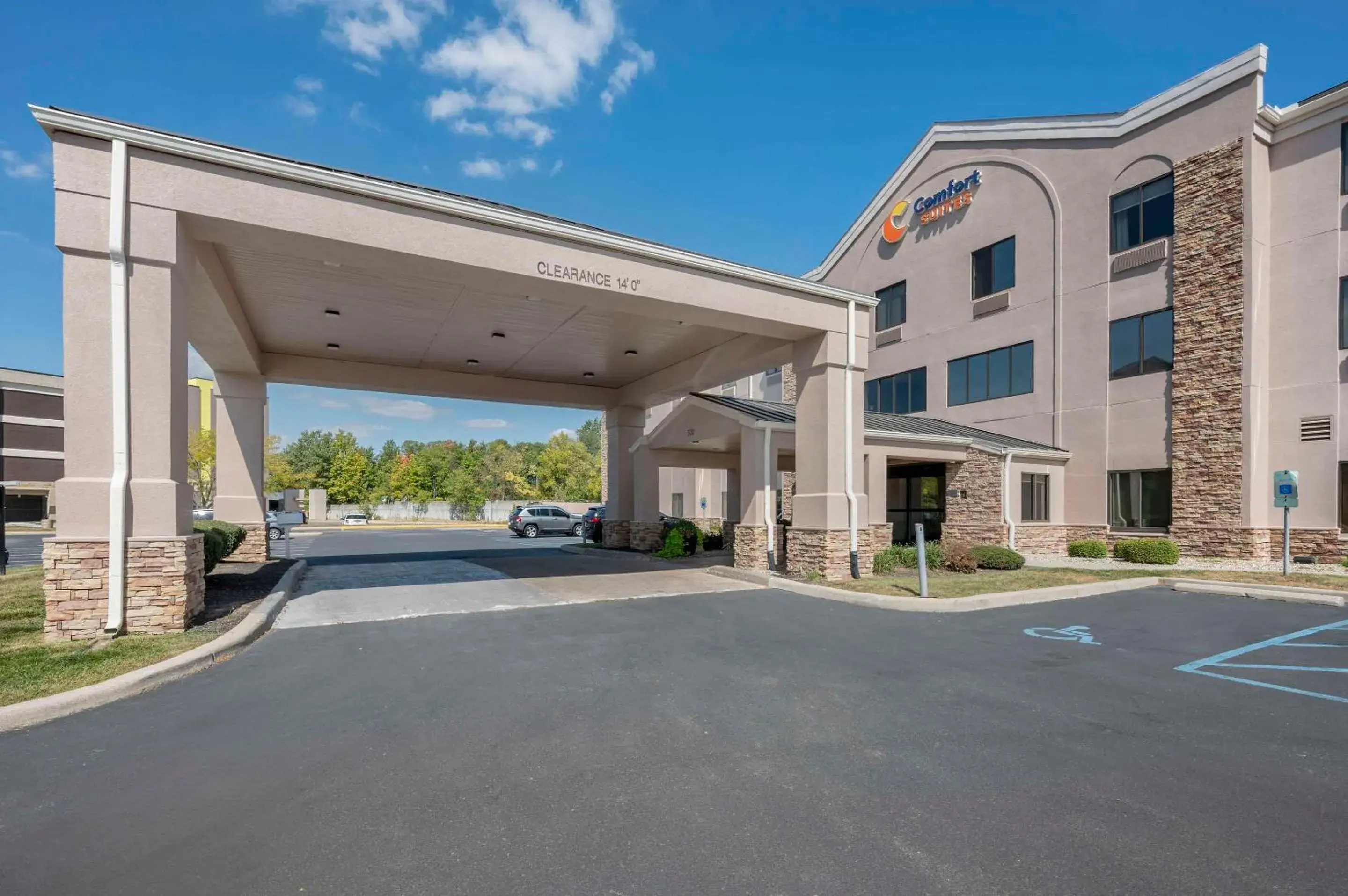 Property building in Comfort Suites West Indianapolis - Brownsburg Property building in Comfort Suites West Indianapolis - Brownsburg