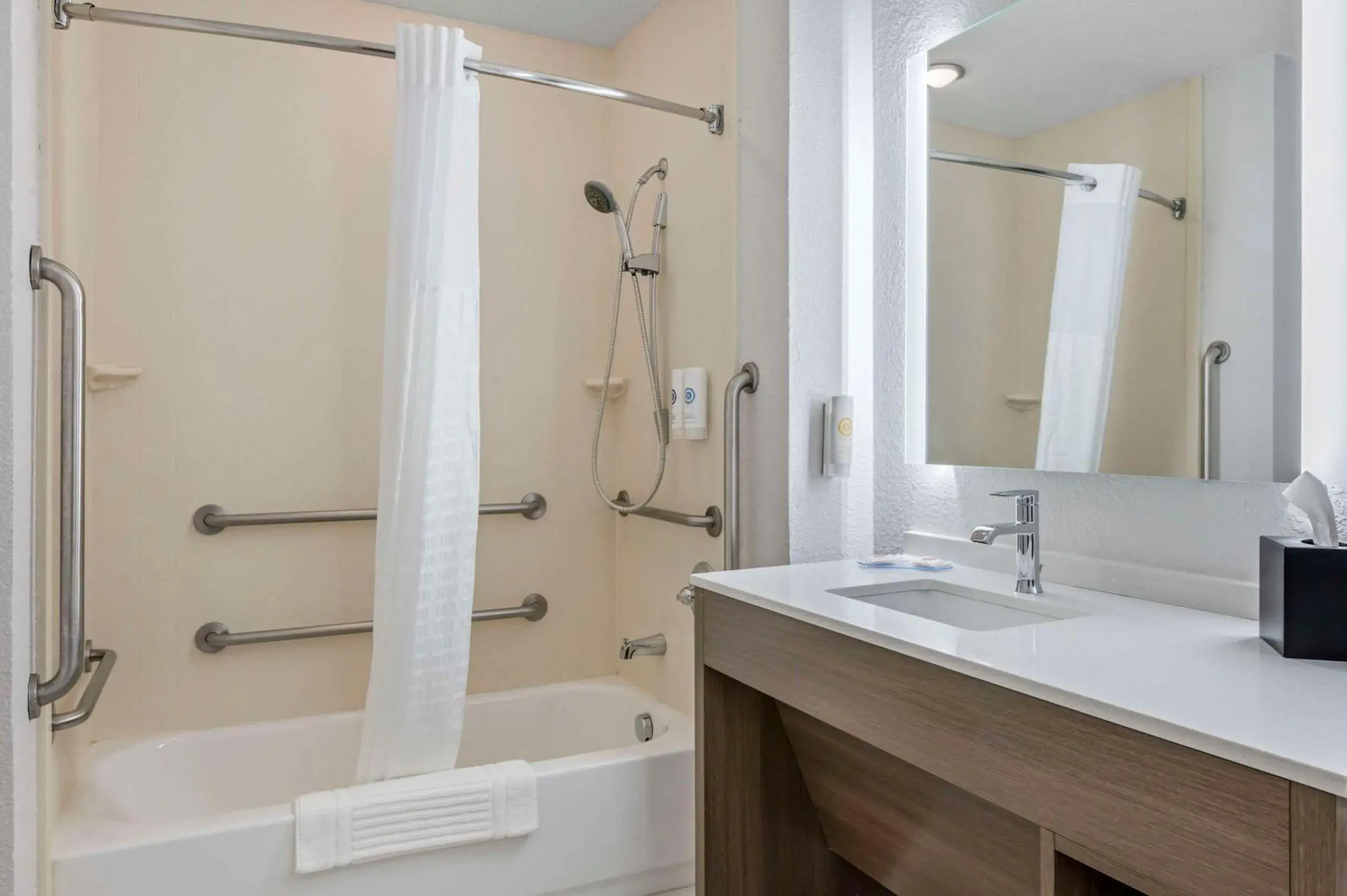 Bedroom in Comfort Suites West Indianapolis - Brownsburg Bedroom in Comfort Suites West Indianapolis - Brownsburg