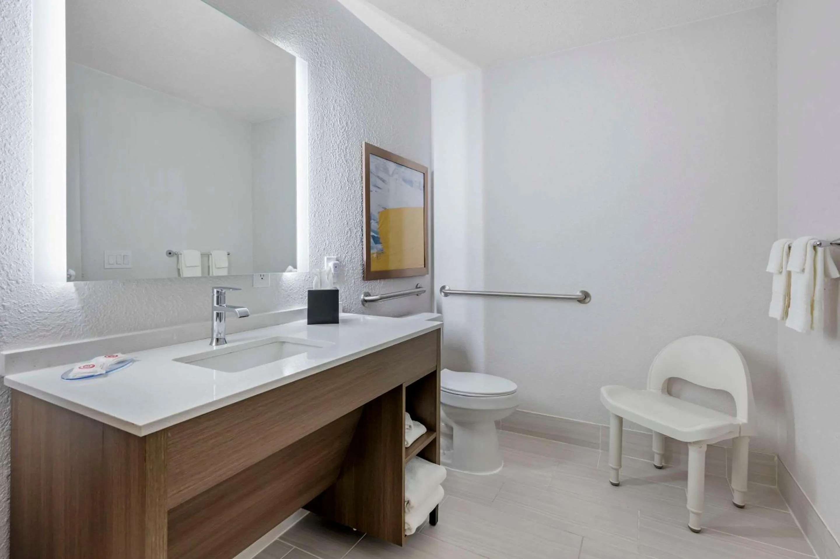 Bedroom in Comfort Suites West Indianapolis - Brownsburg