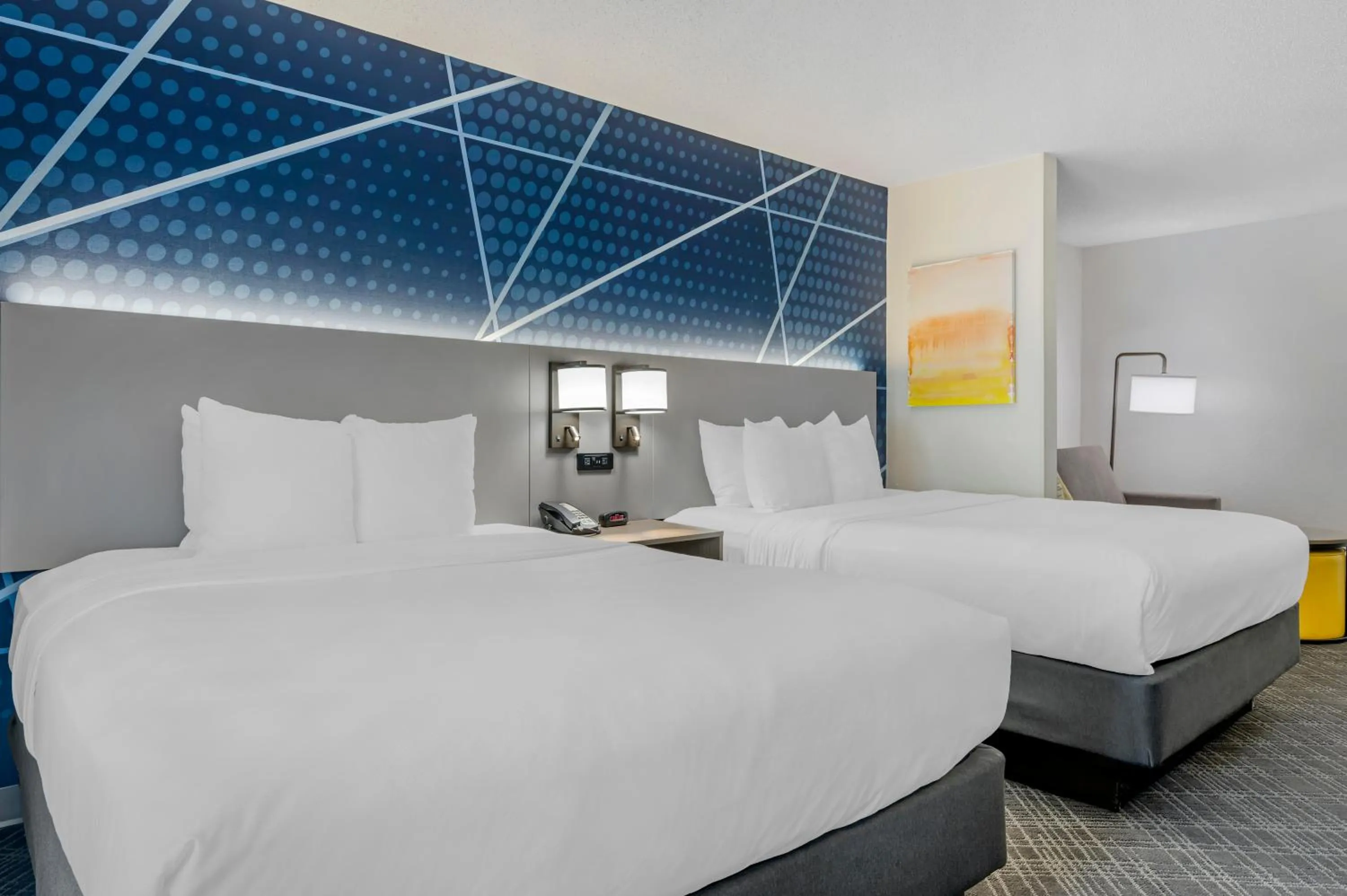 Swimming pool in Comfort Suites West Indianapolis - Brownsburg