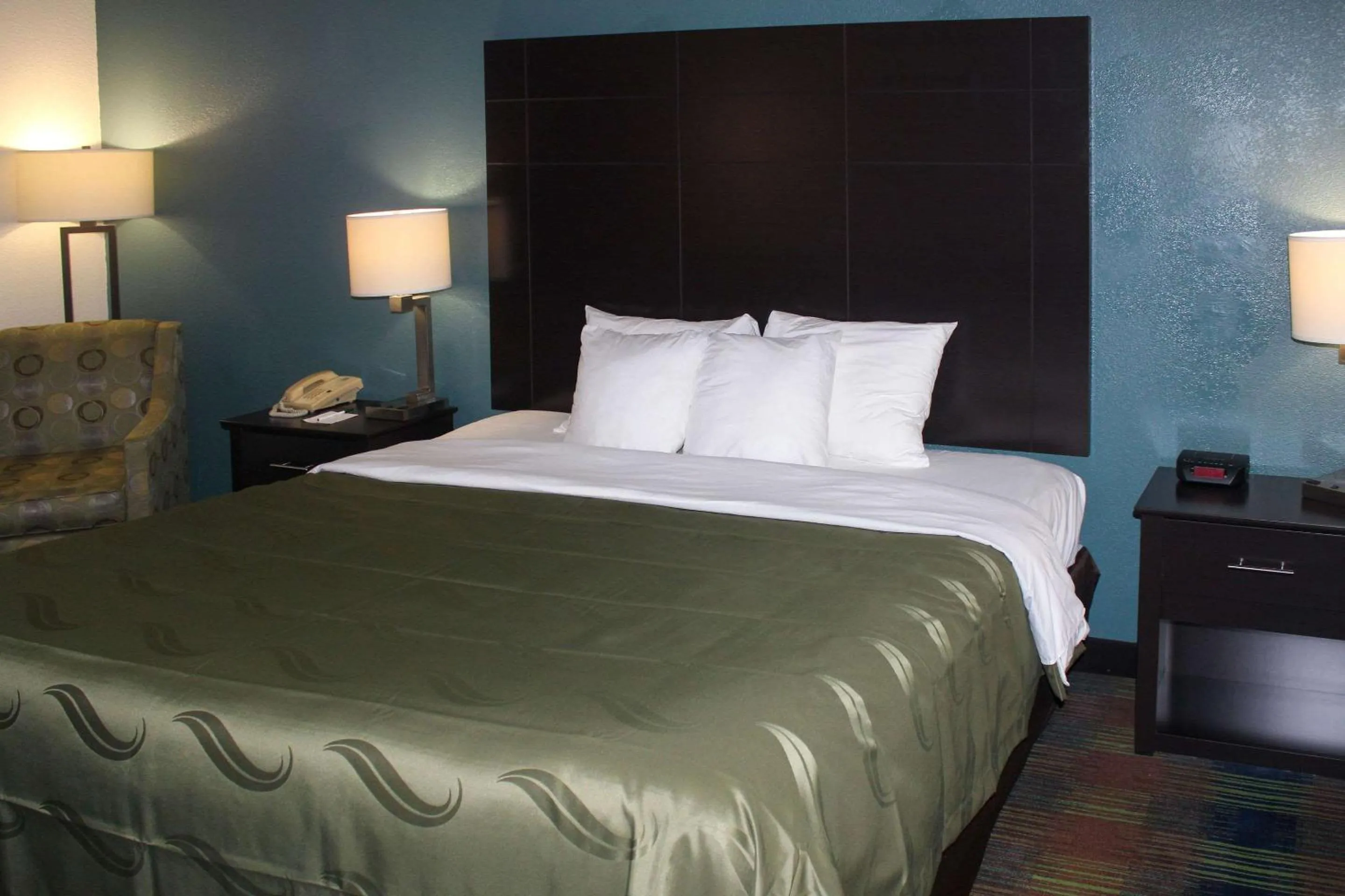 Photo of the whole room, Bed in Quality Inn North Vernon