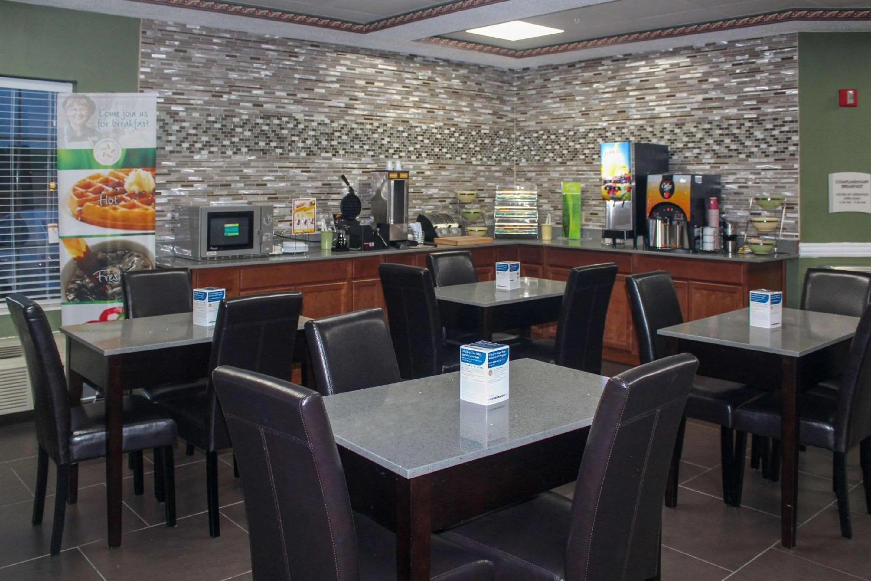 Restaurant/places to eat in Quality Inn North Vernon