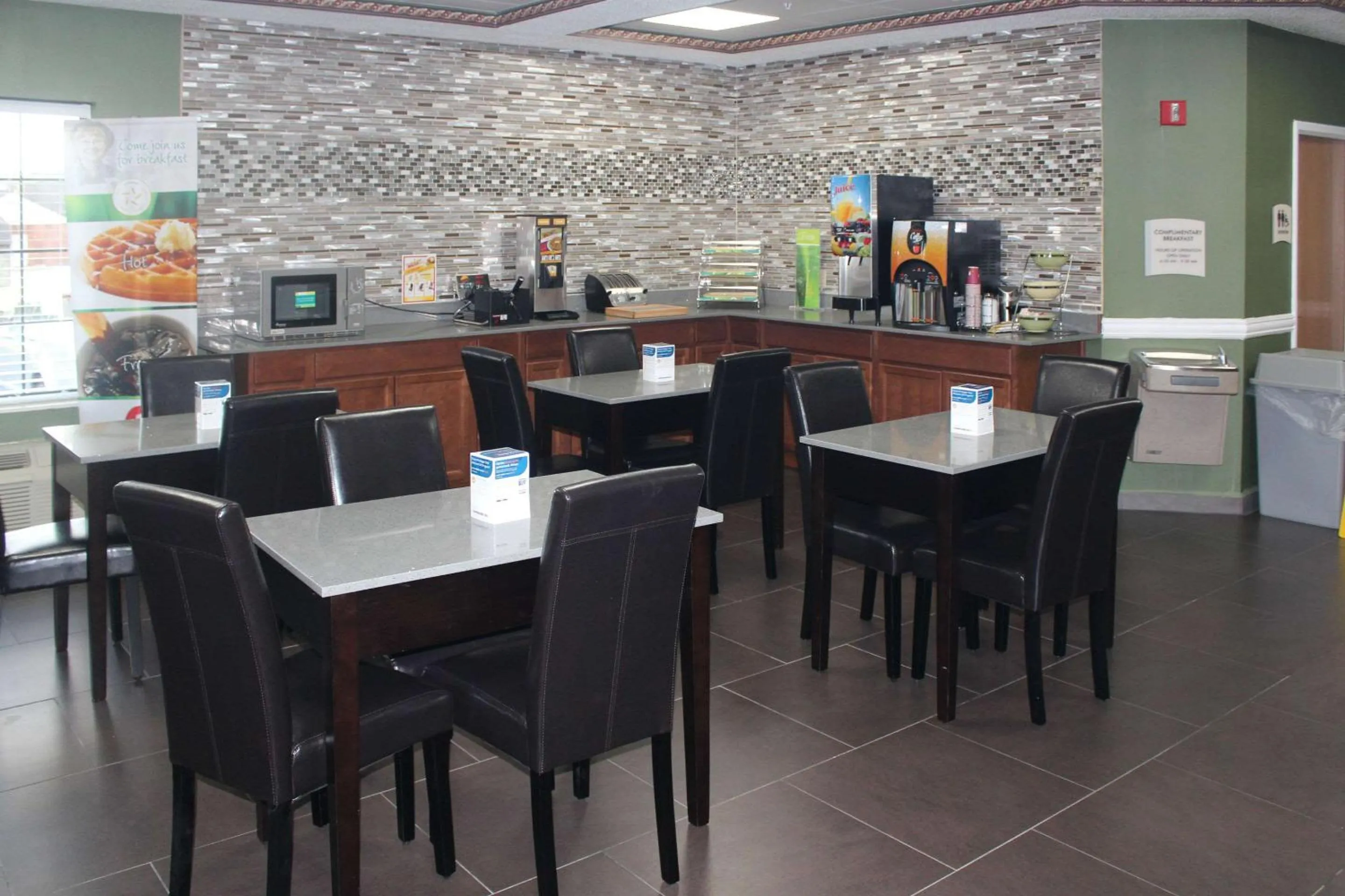 Restaurant/places to eat in Quality Inn North Vernon