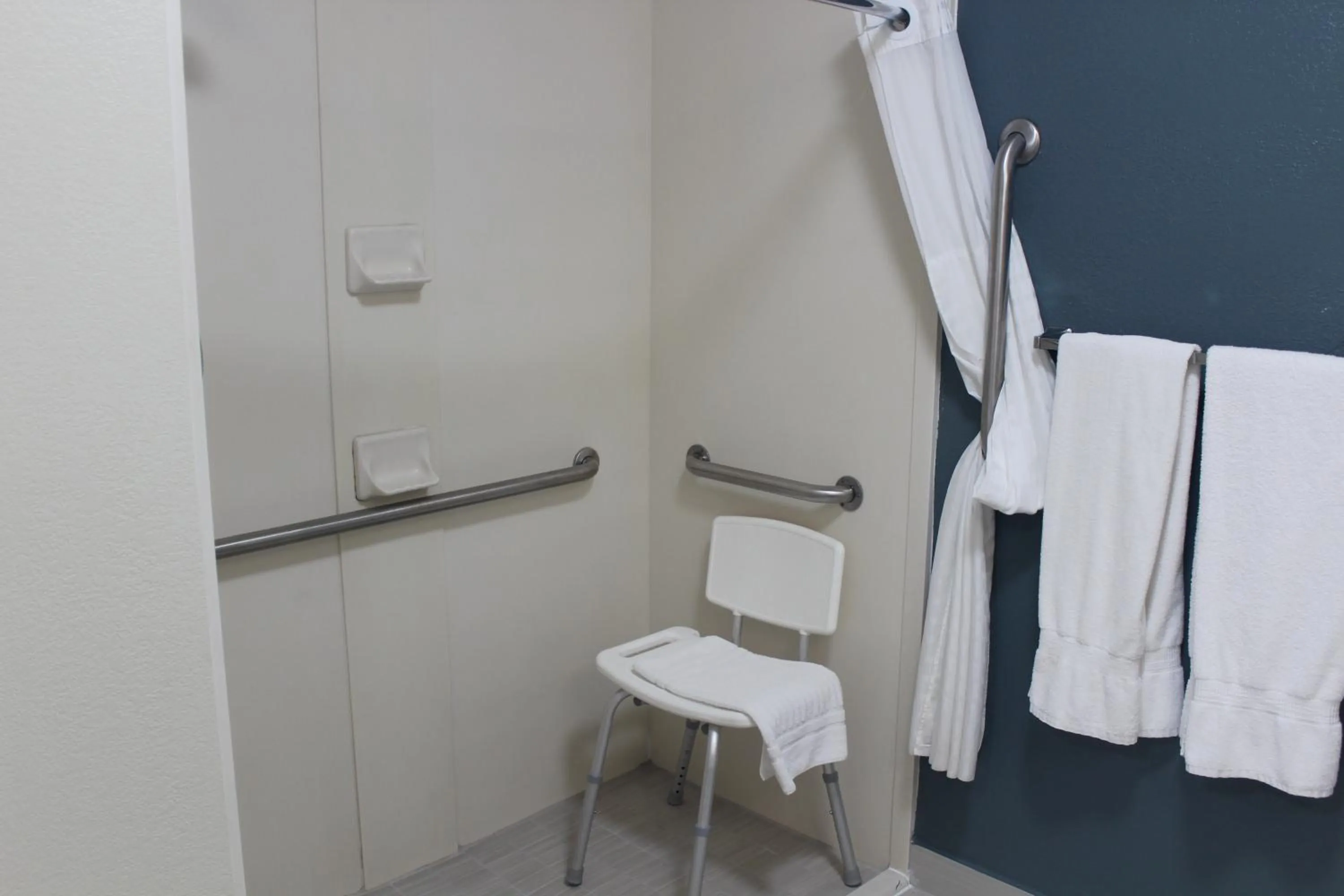 Bathroom in Quality Inn North Vernon