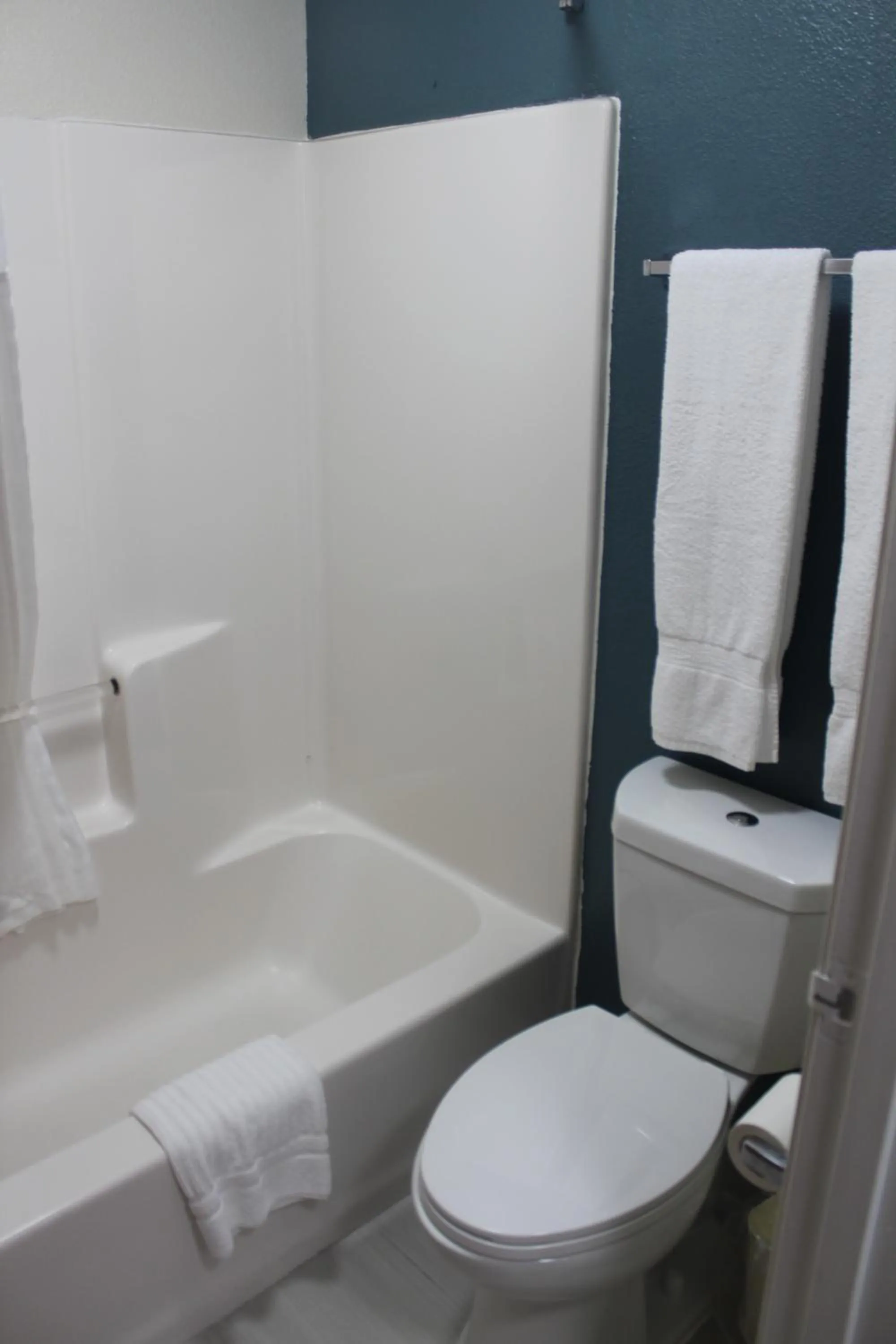 Toilet in Quality Inn North Vernon