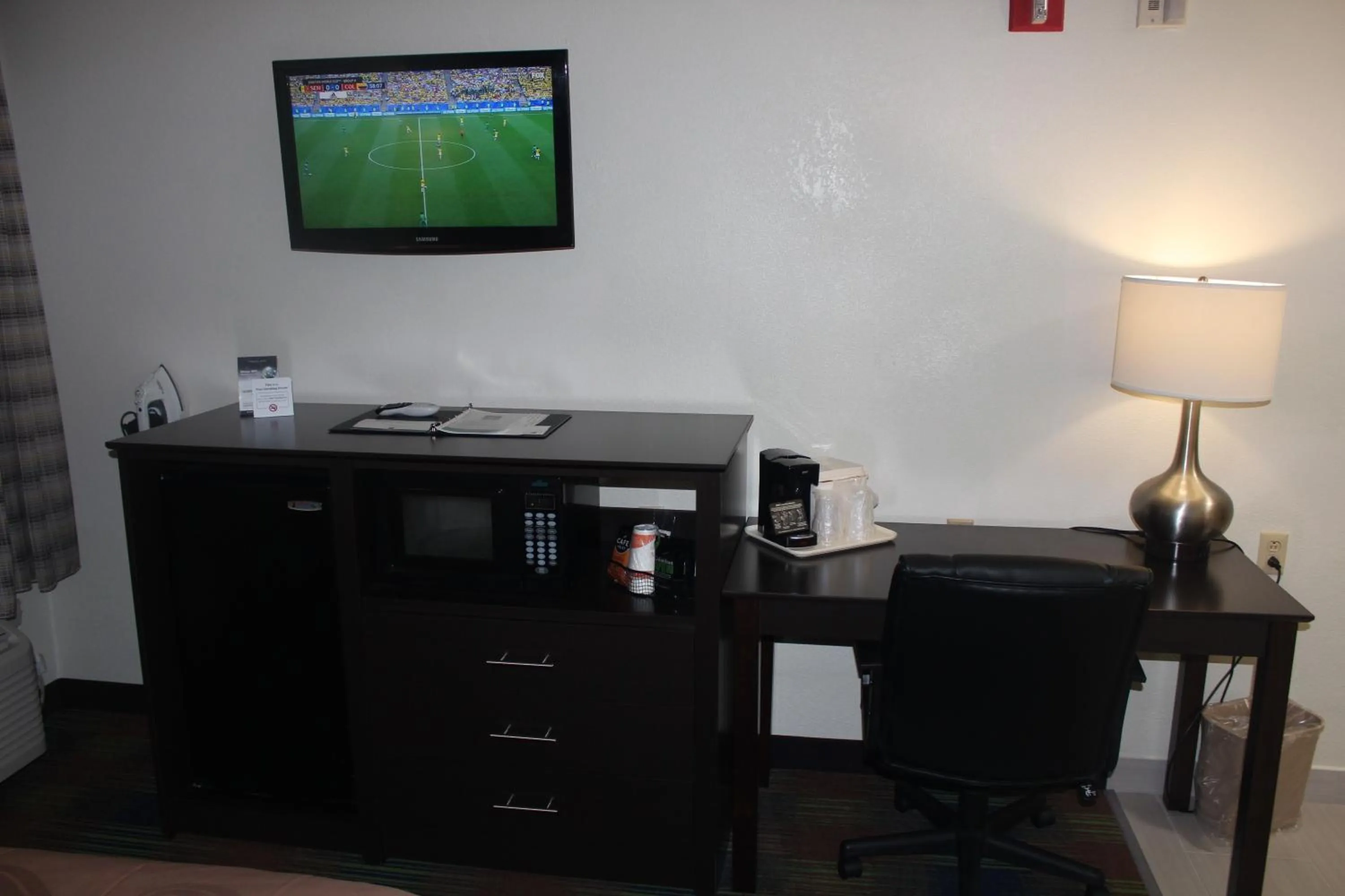 TV and multimedia in Quality Inn North Vernon