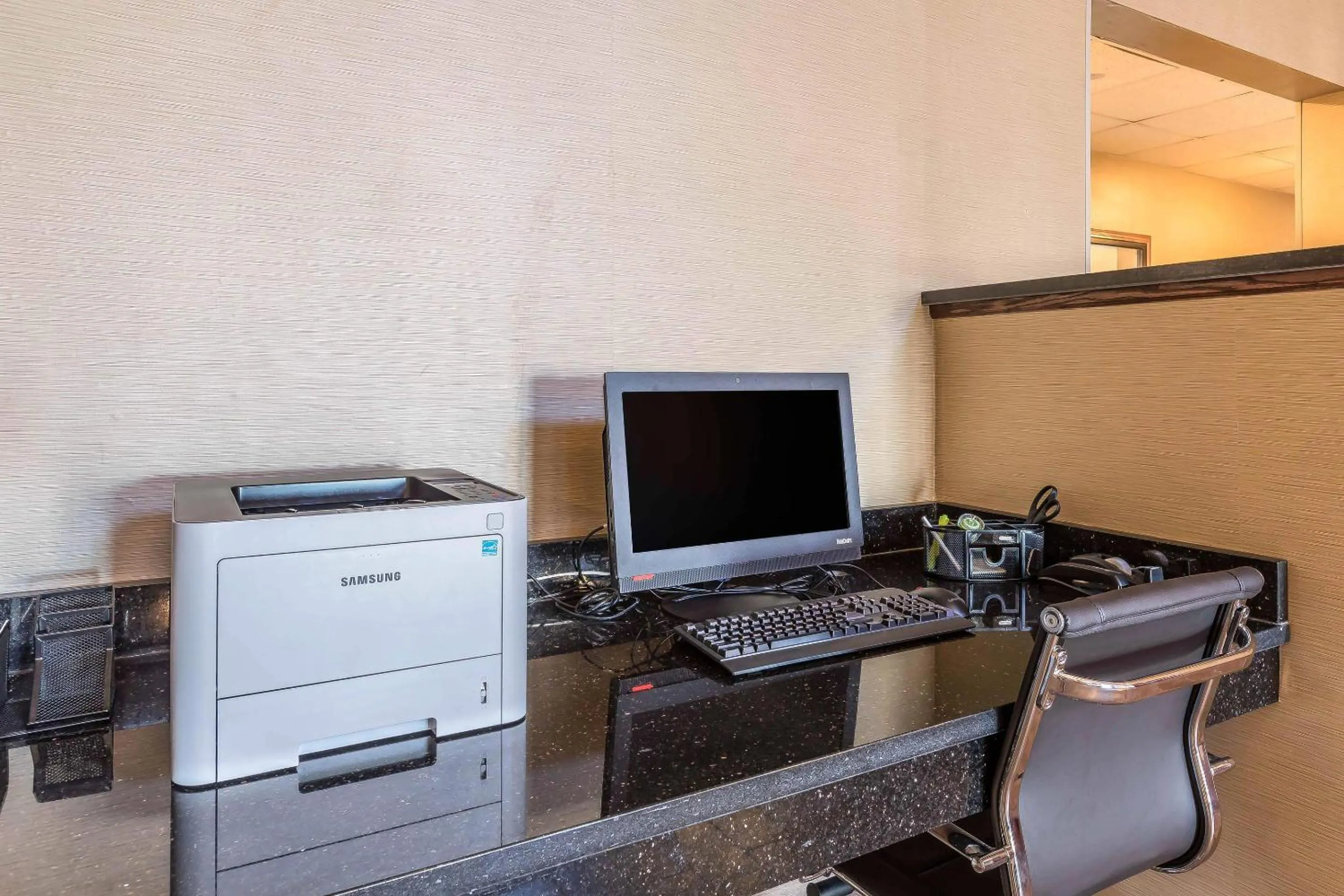 Business facilities in Comfort Suites Fort Wayne North