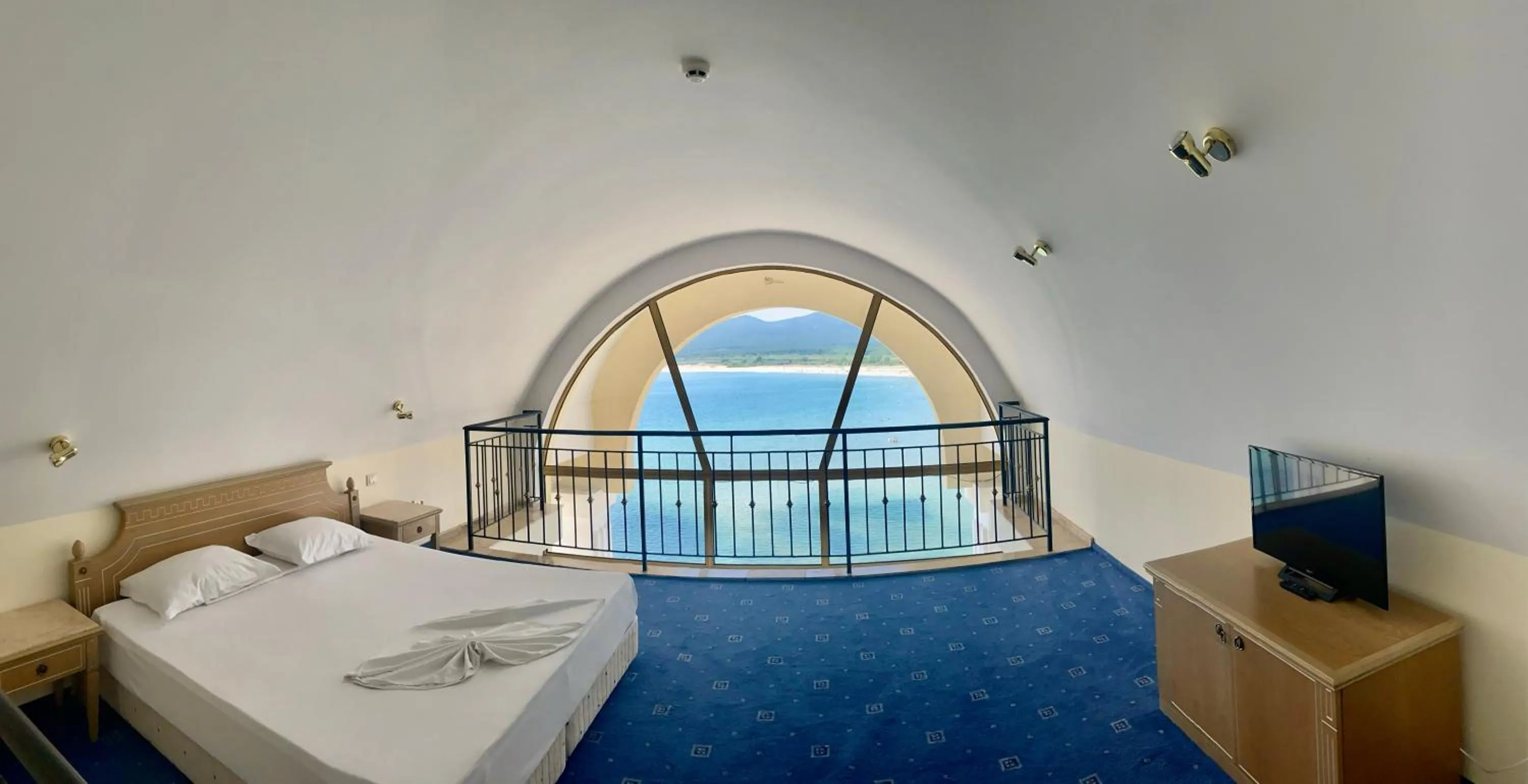 Bedroom, Bed in Duni Marina Royal Palace Hotel - Ultra All Inclusive