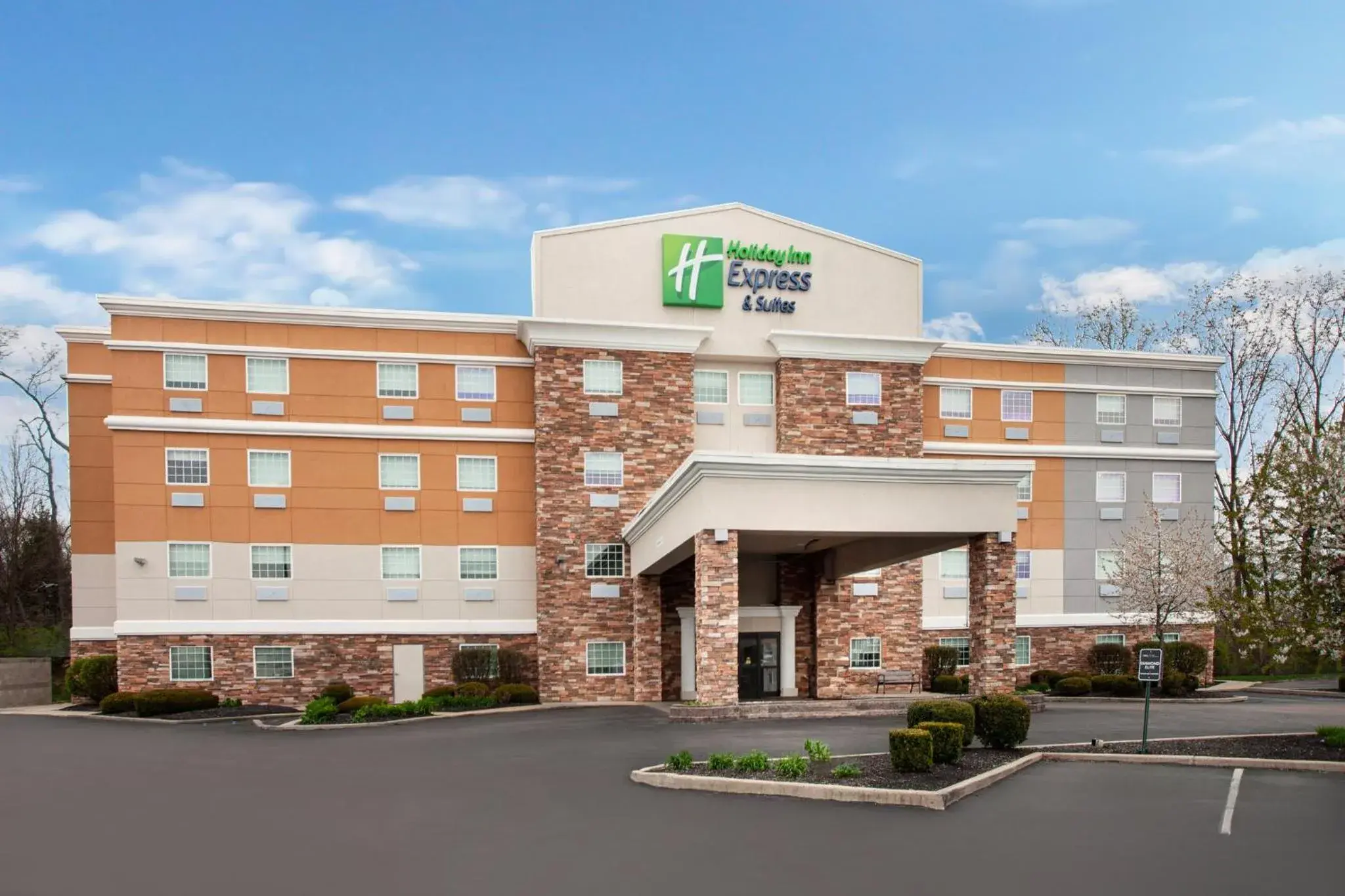 Property building in Holiday Inn Express & Suites Carmel North – Westfield by IHG Property building in Holiday Inn Express & Suites Carmel North – Westfield by IHG