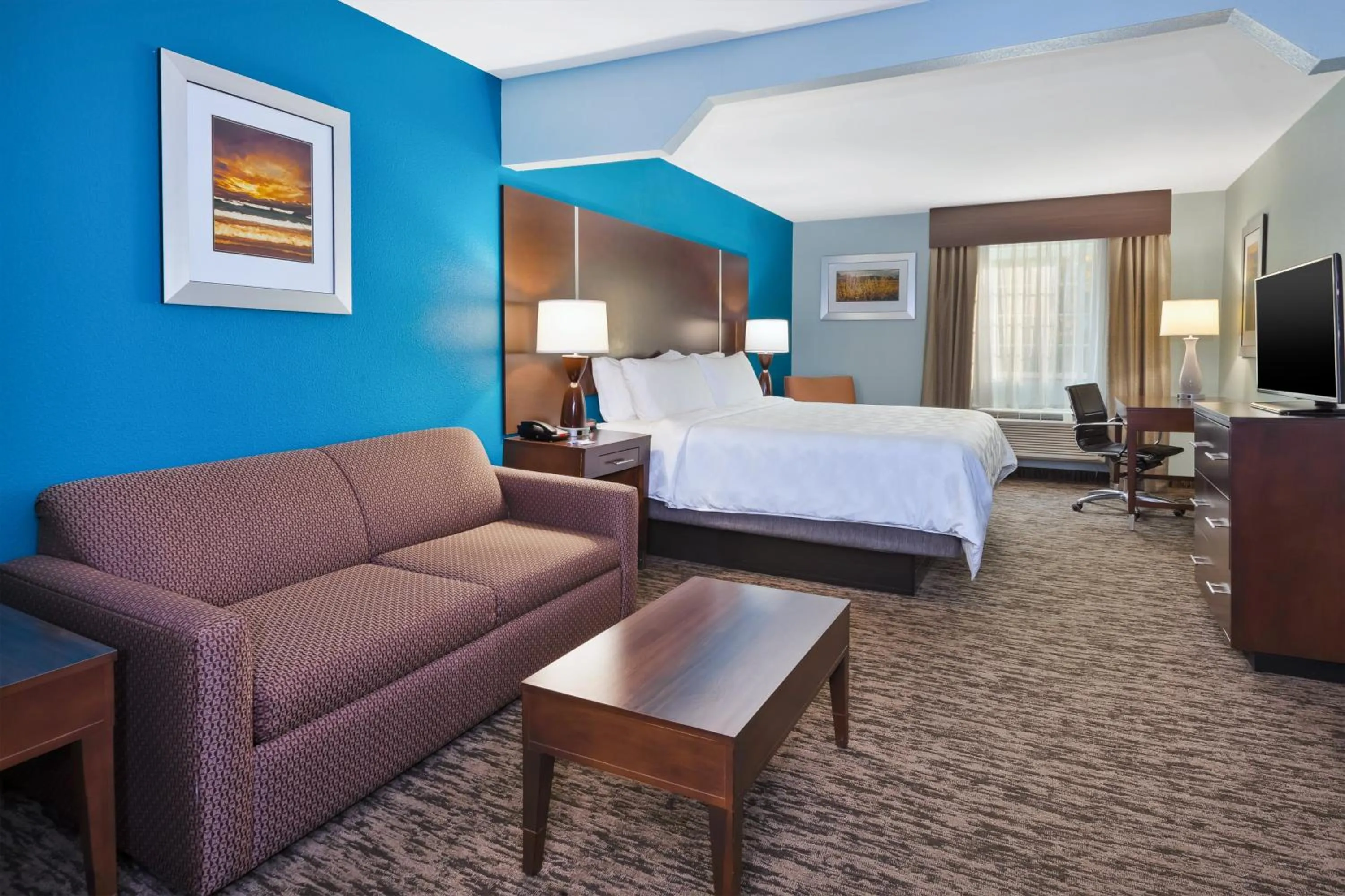 Photo of the whole room, Bed in Holiday Inn Express & Suites Carmel North – Westfield by IHG