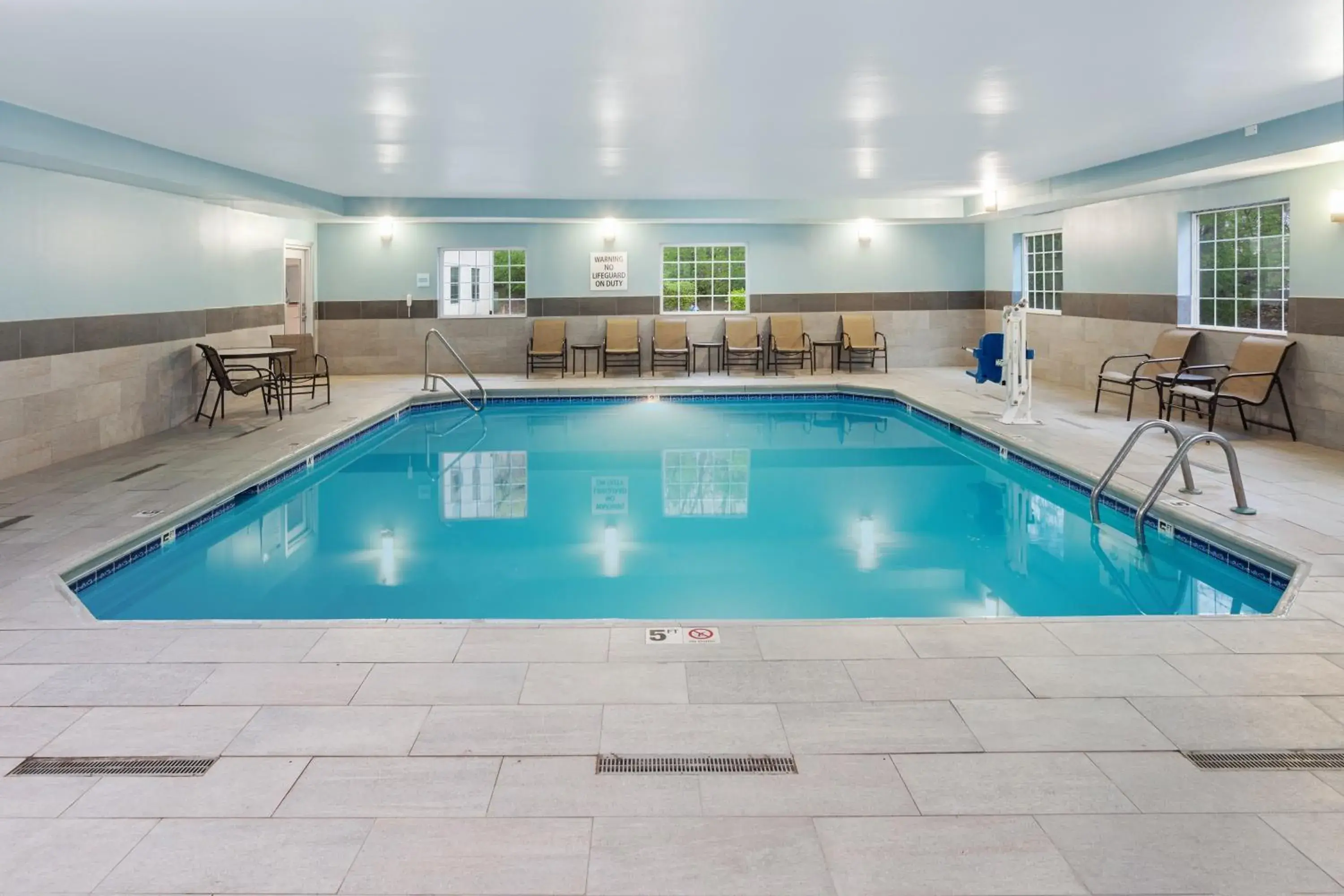 Swimming pool in Holiday Inn Express & Suites Carmel North – Westfield by IHG Swimming pool in Holiday Inn Express & Suites Carmel North – Westfield by IHG