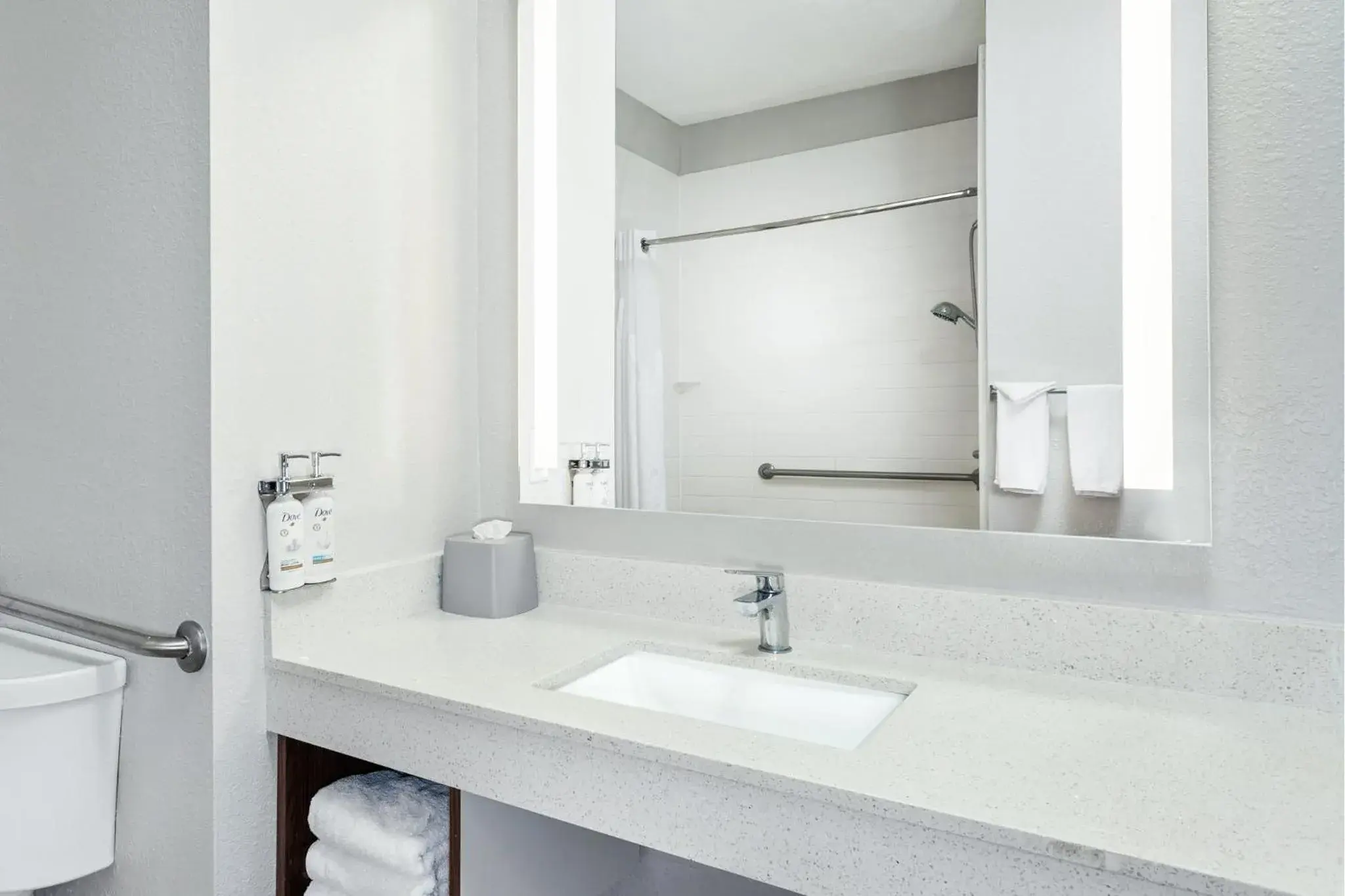 Double Suite - Mobility Access Tub/Non-Smoking in Holiday Inn Express & Suites Carmel North – Westfield by IHG Double Suite - Mobility Access Tub/Non-Smoking in Holiday Inn Express & Suites Carmel North – Westfield by IHG