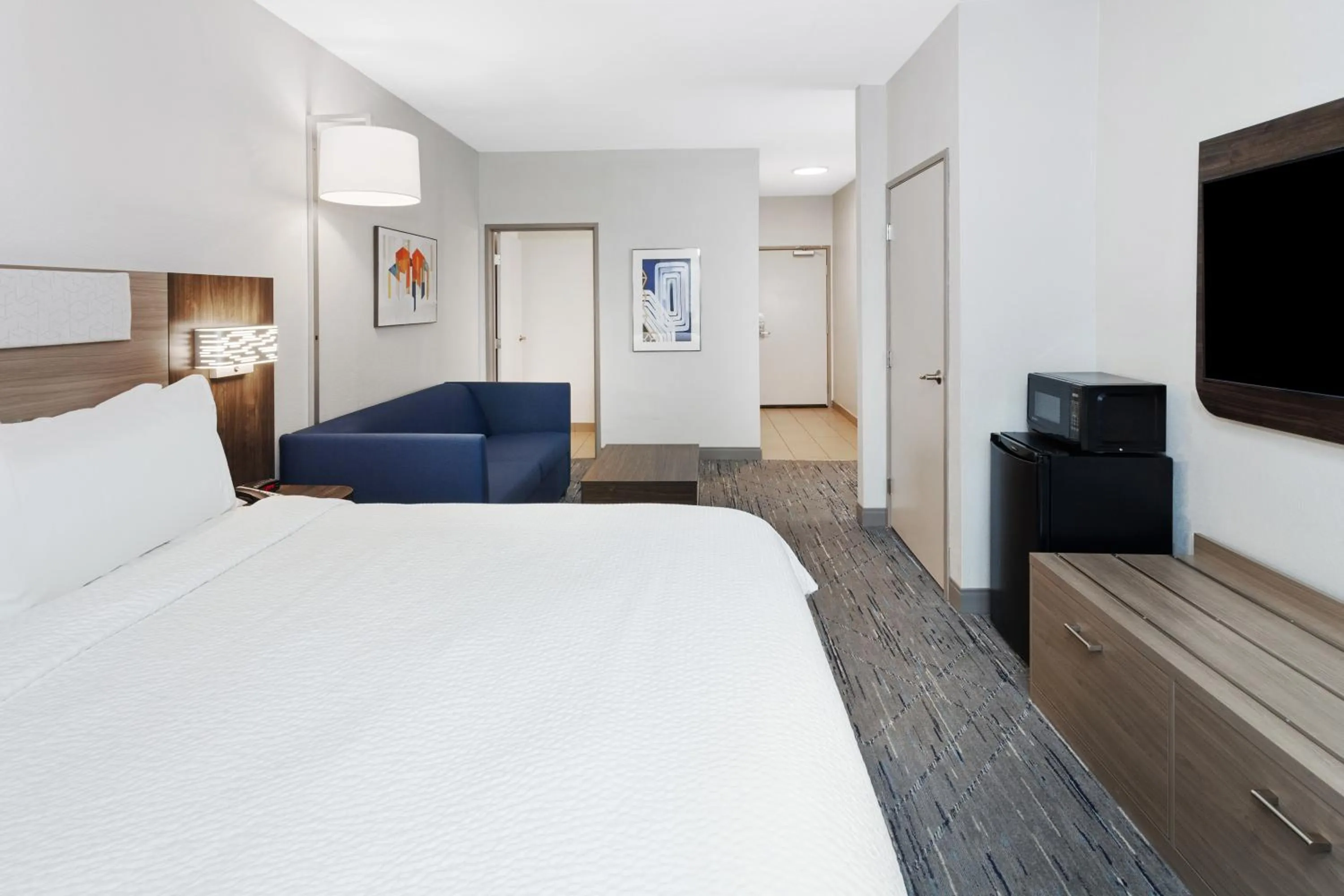 Bedroom, Bed in Holiday Inn Express & Suites Carmel North – Westfield by IHG