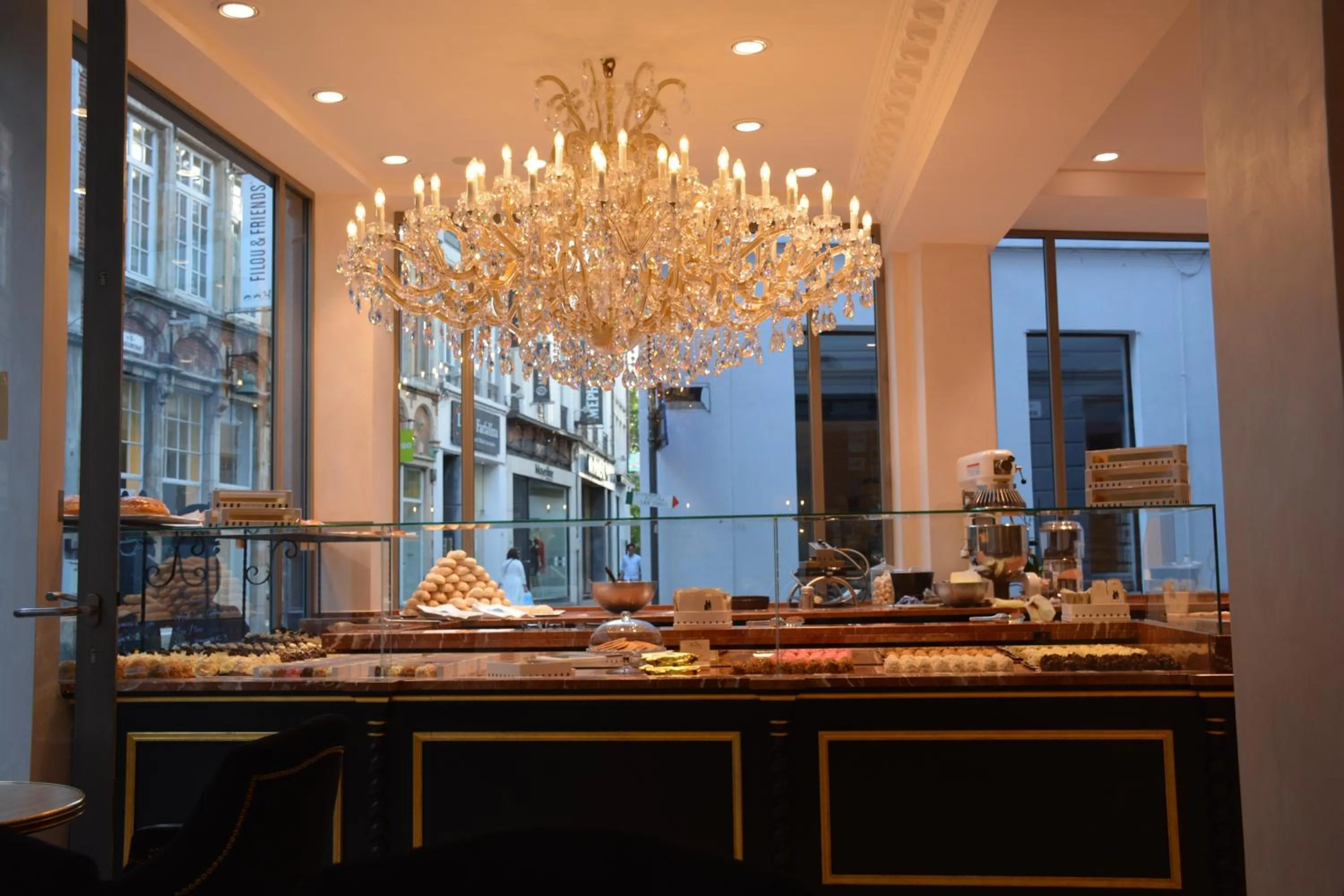 Restaurant/places to eat in Merveilleux