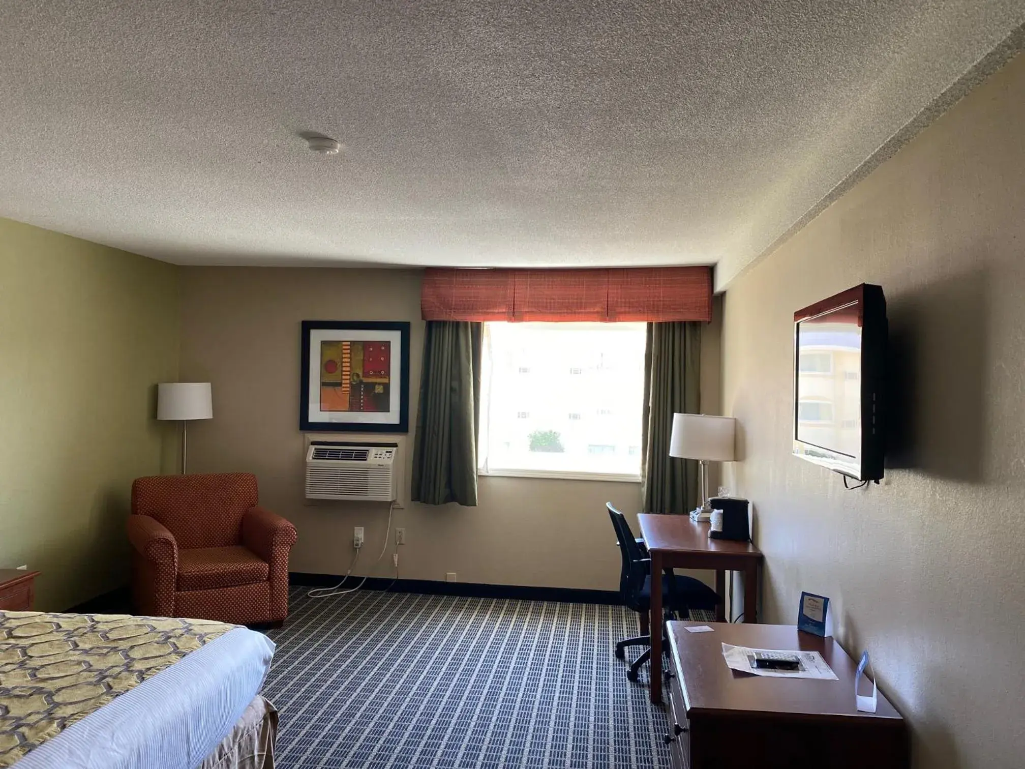 Photo of the whole room, Bed in Baymont by Wyndham Kokomo Photo of the whole room, Bed in Baymont by Wyndham Kokomo