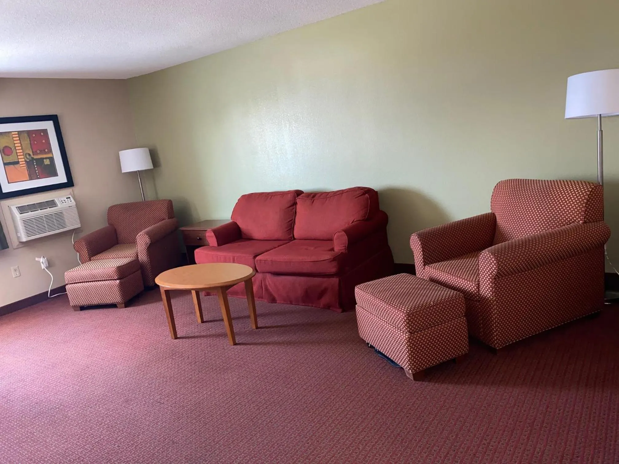 Living room in Baymont by Wyndham Kokomo