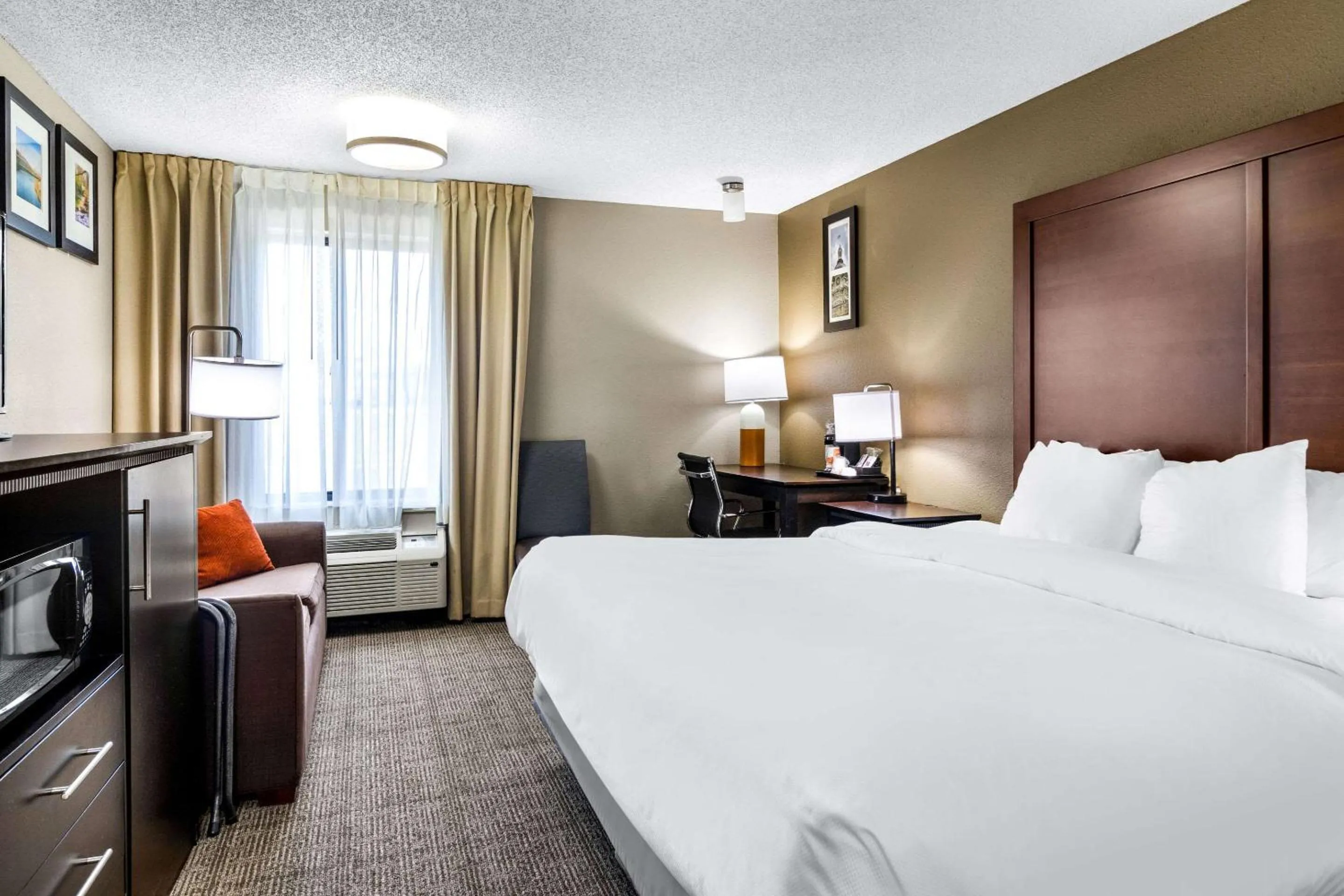 Bedroom, Bed in Comfort Inn Evansville East