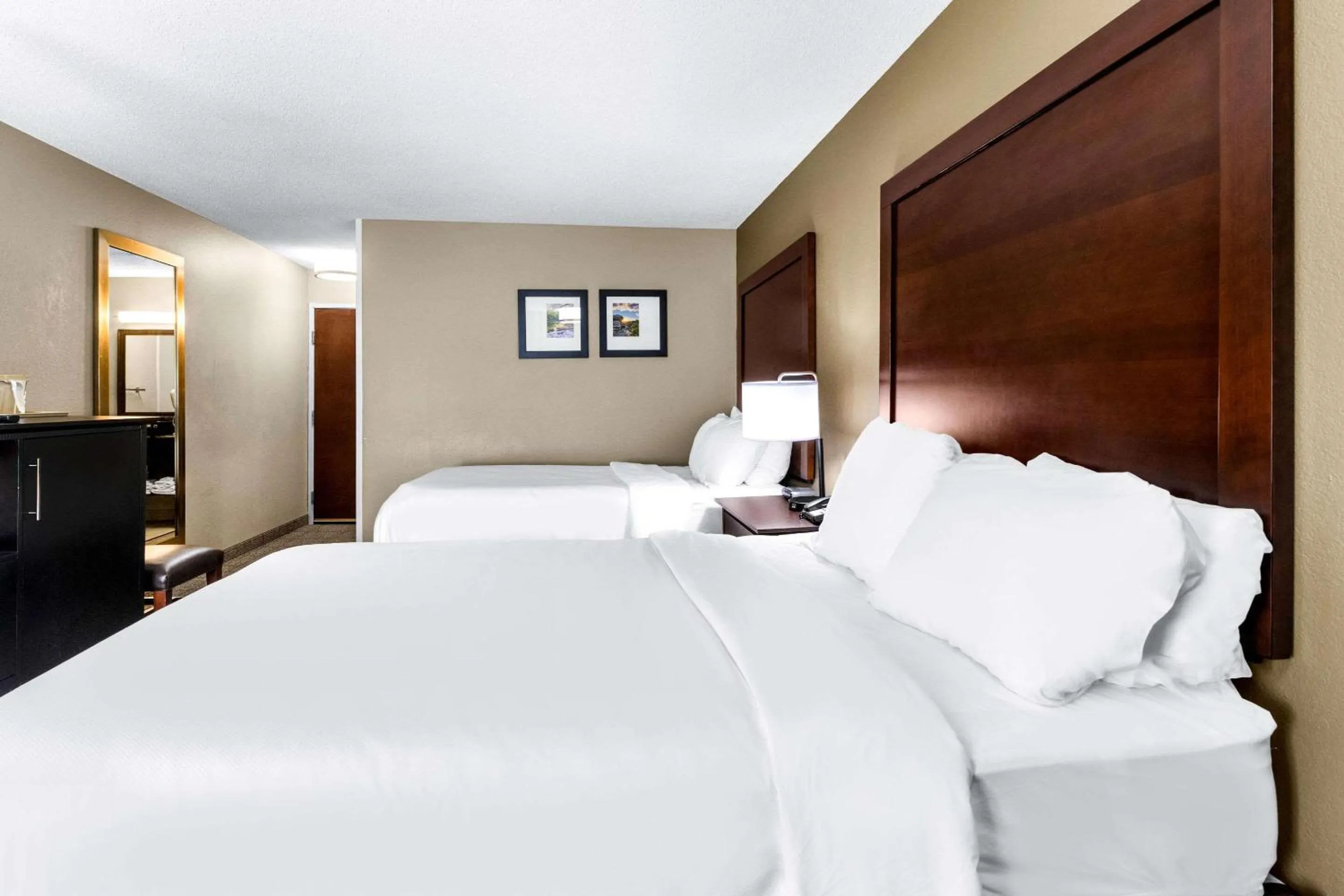 Bedroom, Bed in Comfort Inn Evansville East