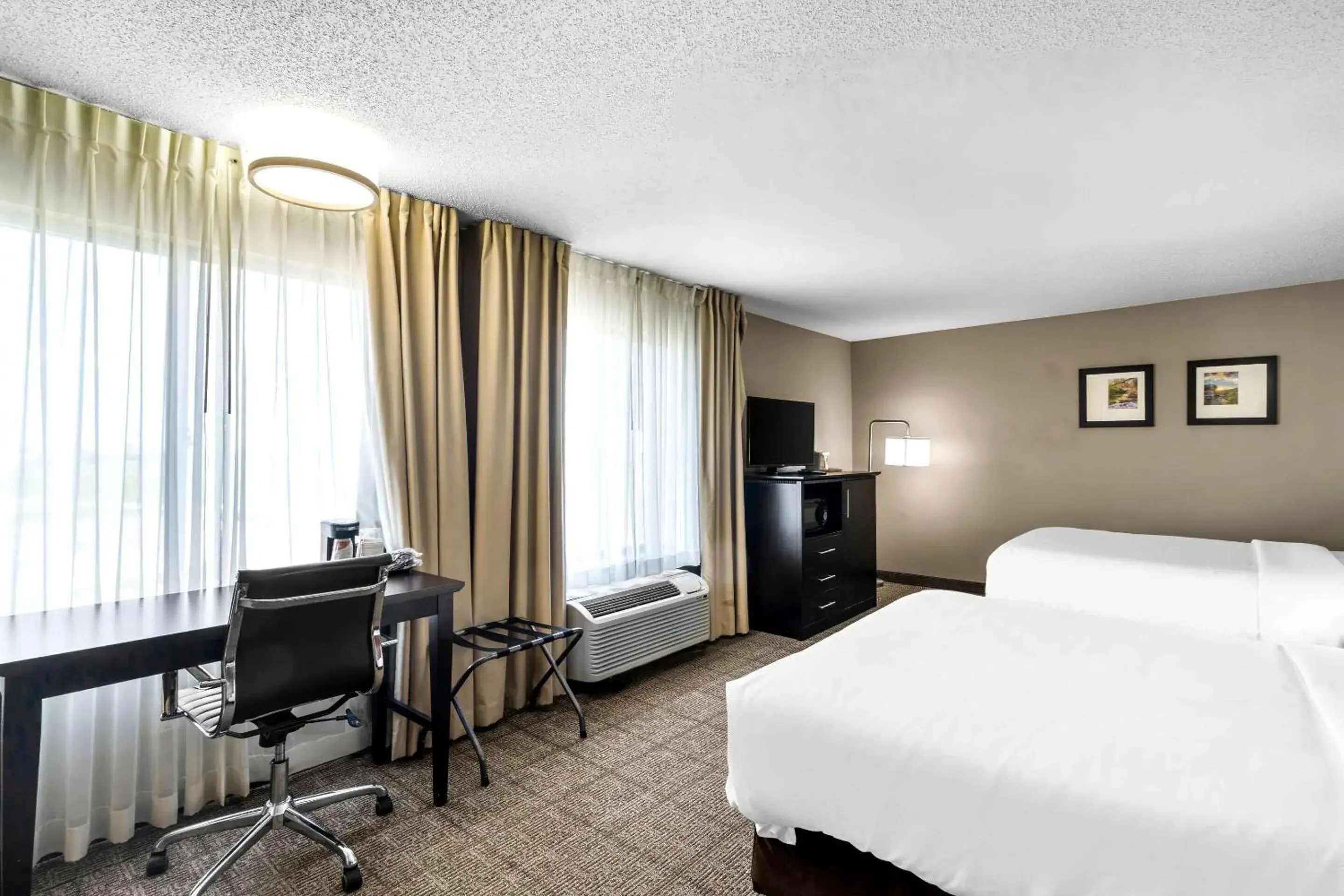 Bedroom, Bed in Comfort Inn Evansville East Bedroom, Bed in Comfort Inn Evansville East