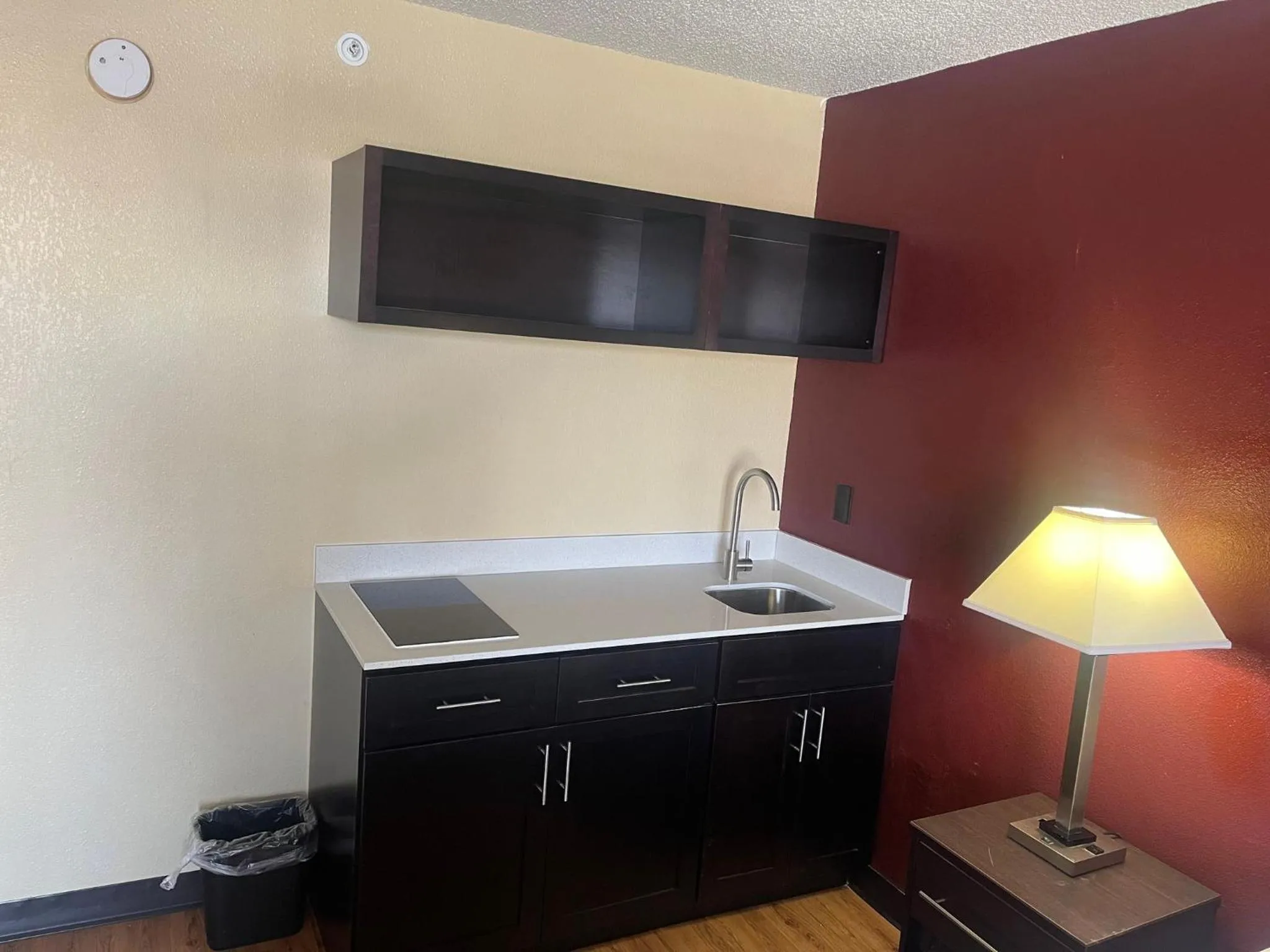 Photo of the whole room in Red Roof Inn & Suites Indianapolis Airport