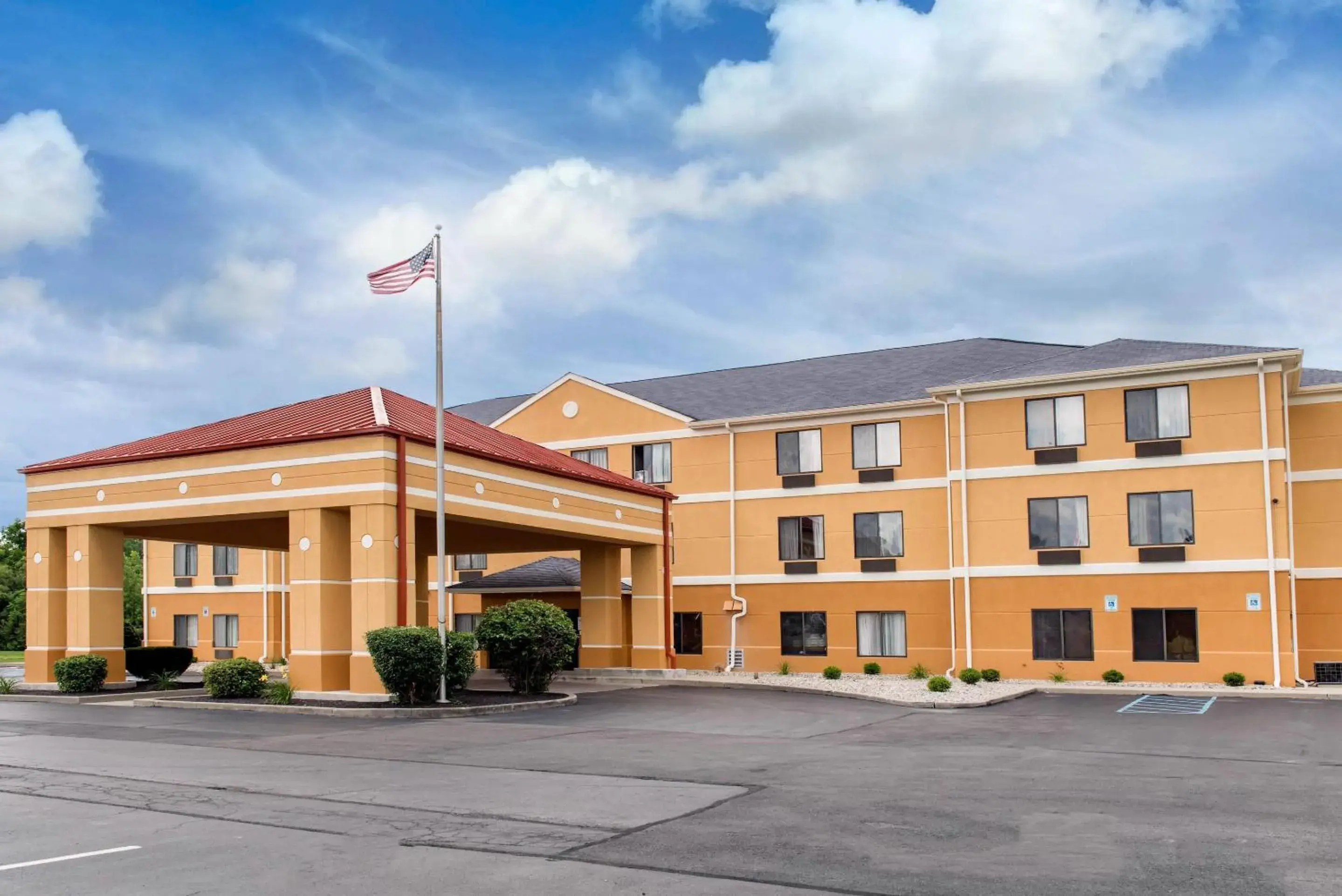 Property building in Quality Inn & Suites Anderson I-69 Property building in Quality Inn & Suites Anderson I-69