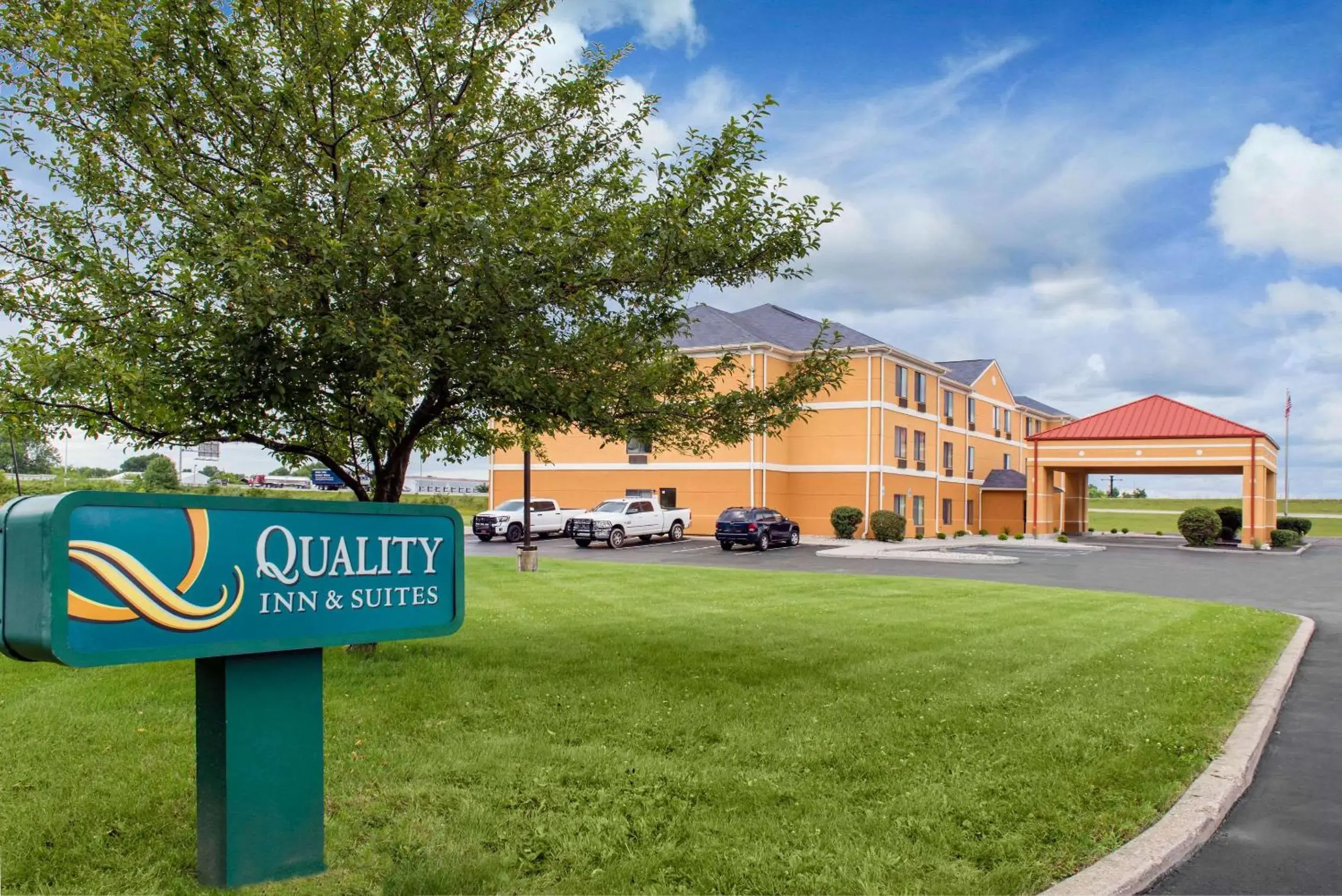 Property building in Quality Inn & Suites Anderson I-69 Property building in Quality Inn & Suites Anderson I-69