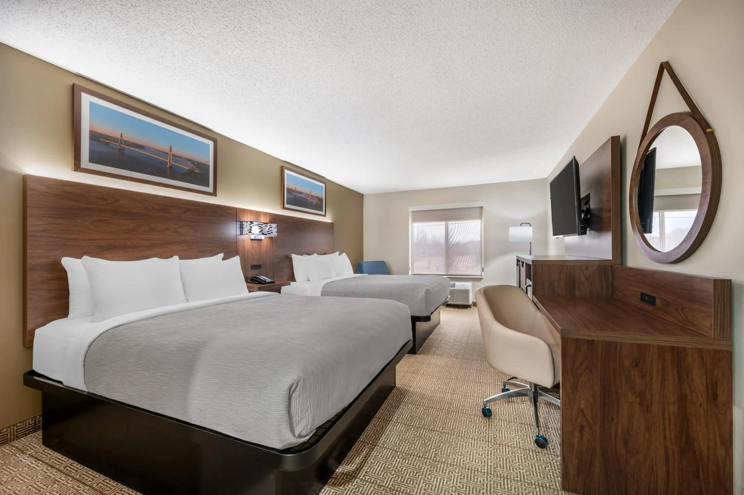 Bed in Quality Inn & Suites Rockport-Owensboro North GOLD AWARD WINNER