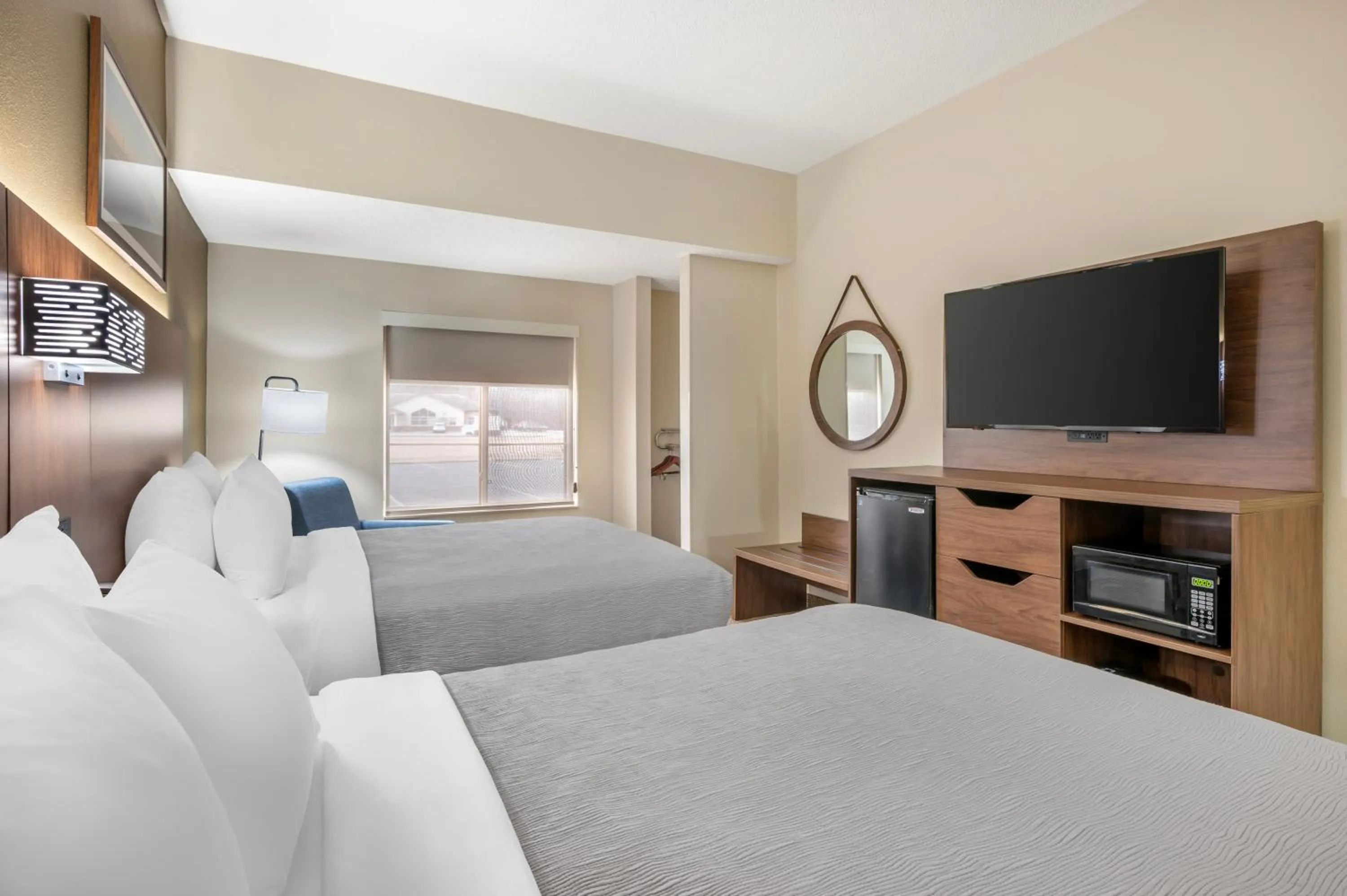 Bed in Quality Inn & Suites Rockport-Owensboro North GOLD AWARD WINNER